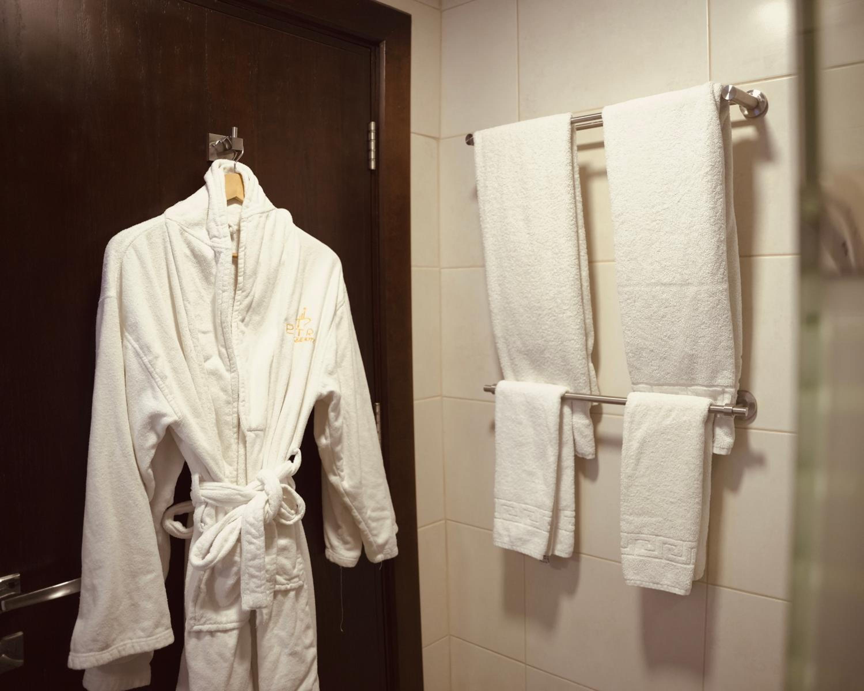 Standard Double or Twin Room - Photo 8