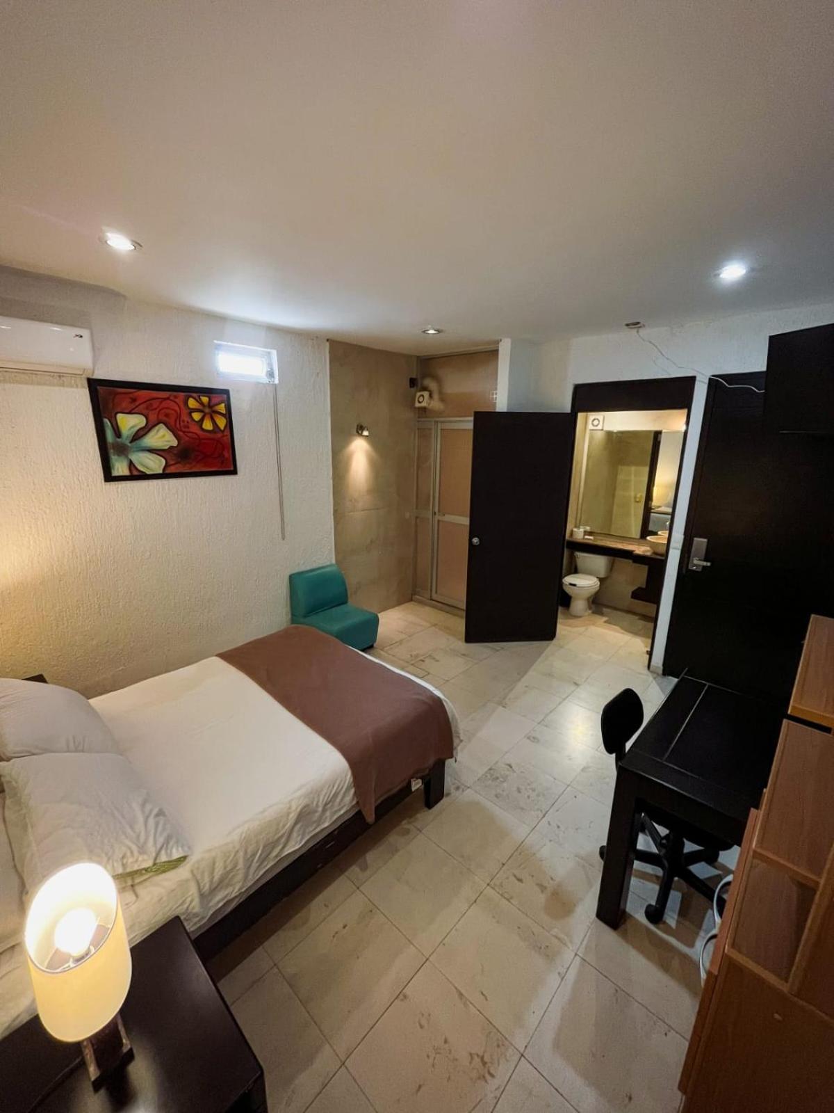 Standard Suite - Photo 2
