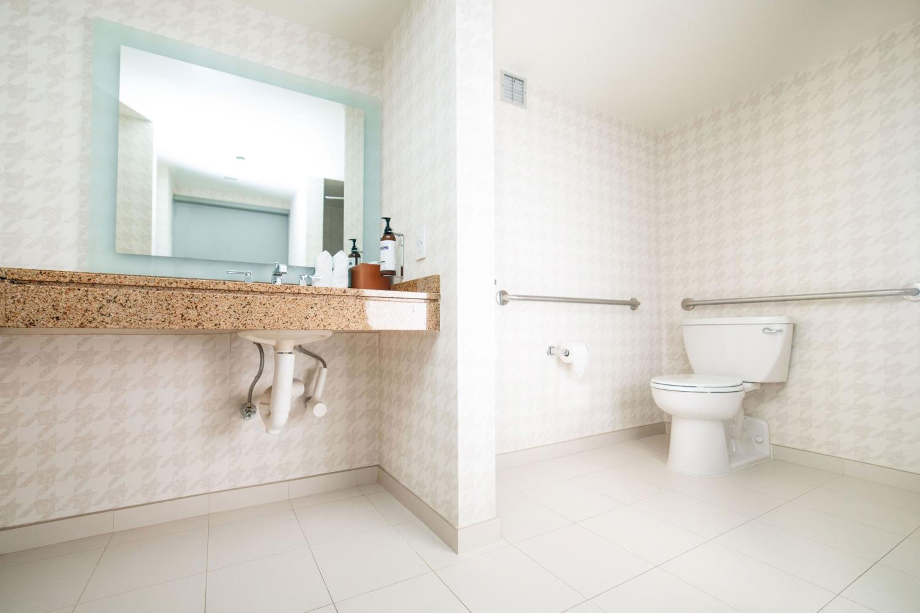 Double Room with Two Double Beds and Accessible Shower - Disability Access - Photo 3