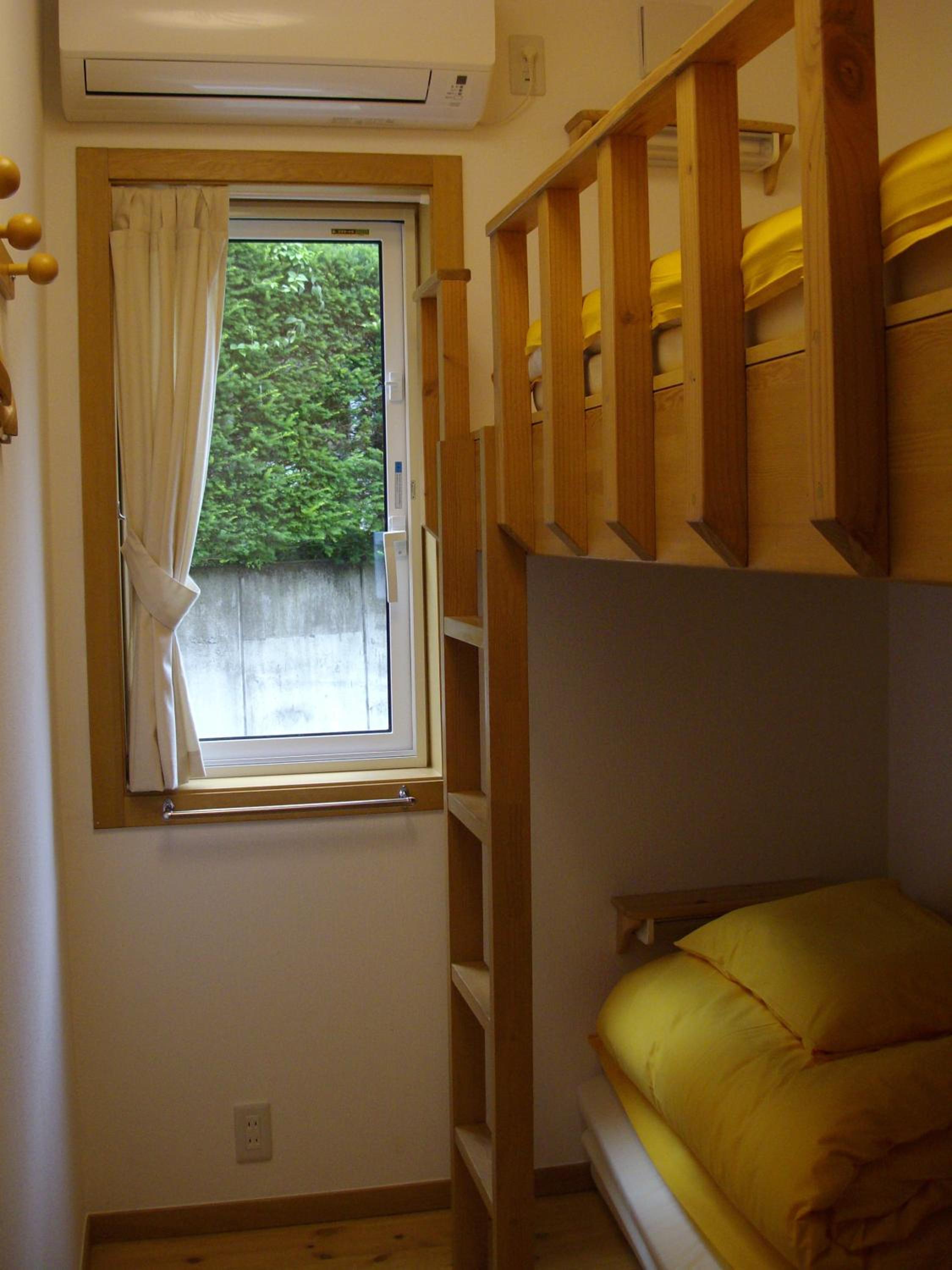 Single Room with Shared Bathroom photo 2