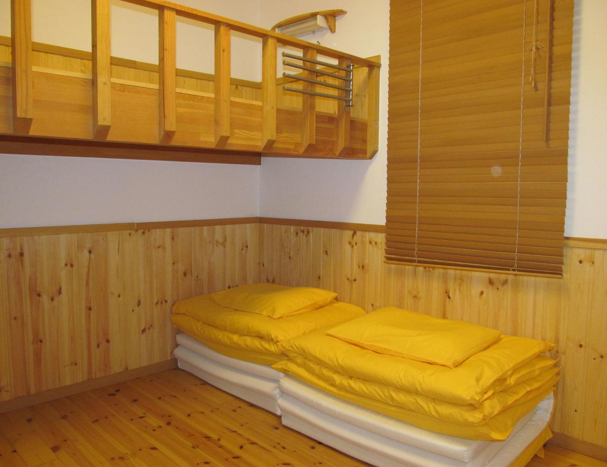 Economy Twin Room - Photo 3