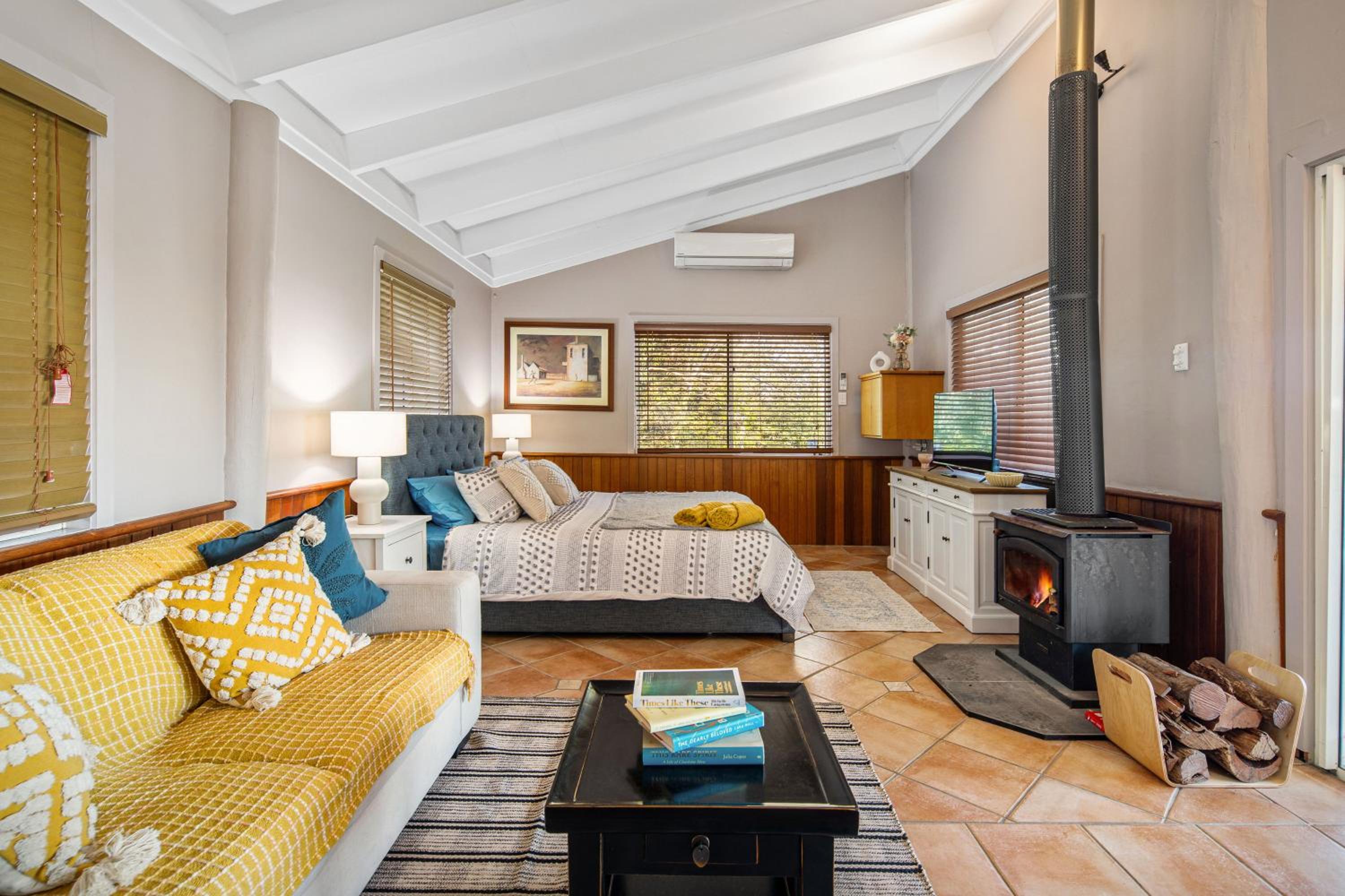 One-Bedroom House photo 1