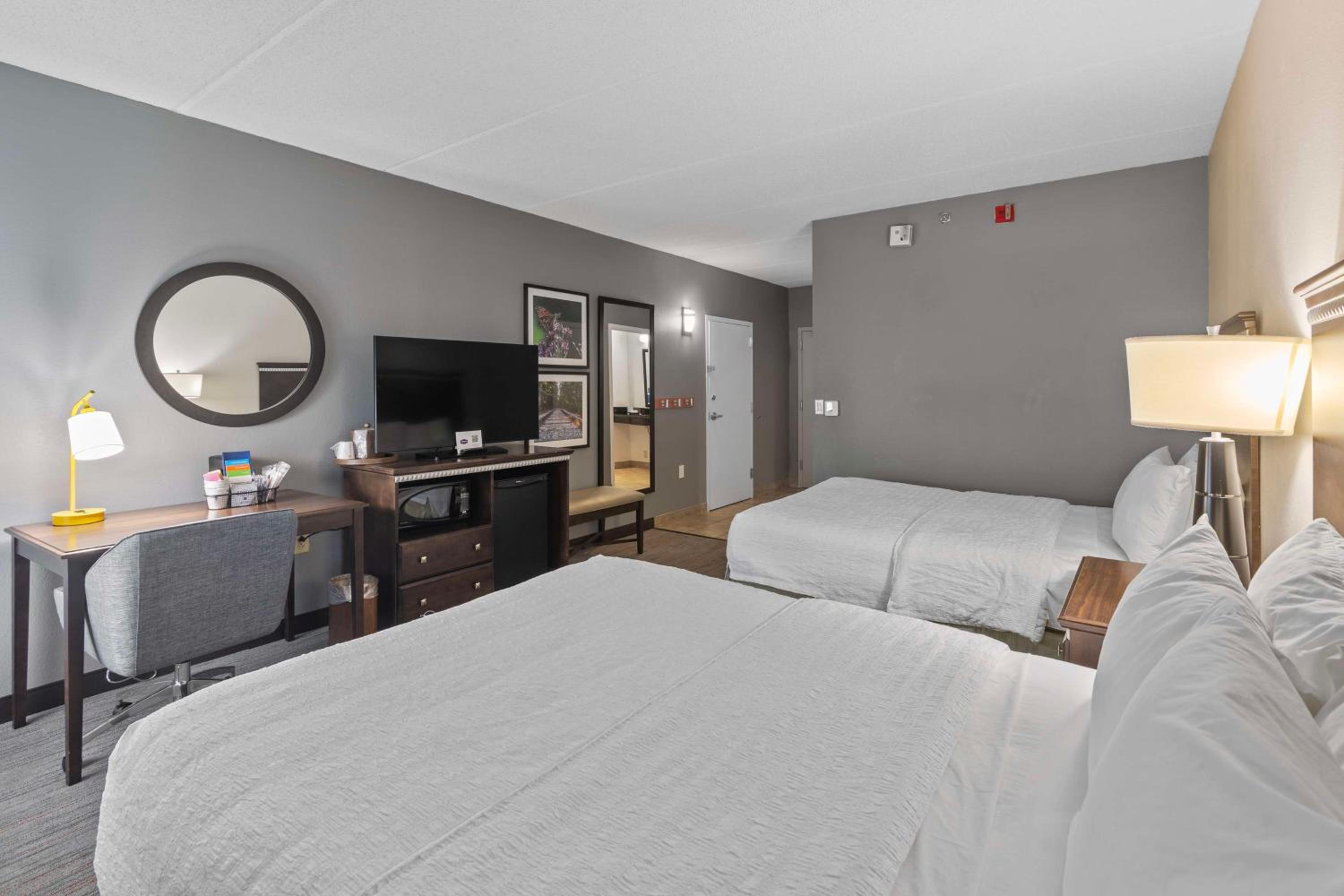 Room with Two Queen Beds - Non-Smoking - Photo 1