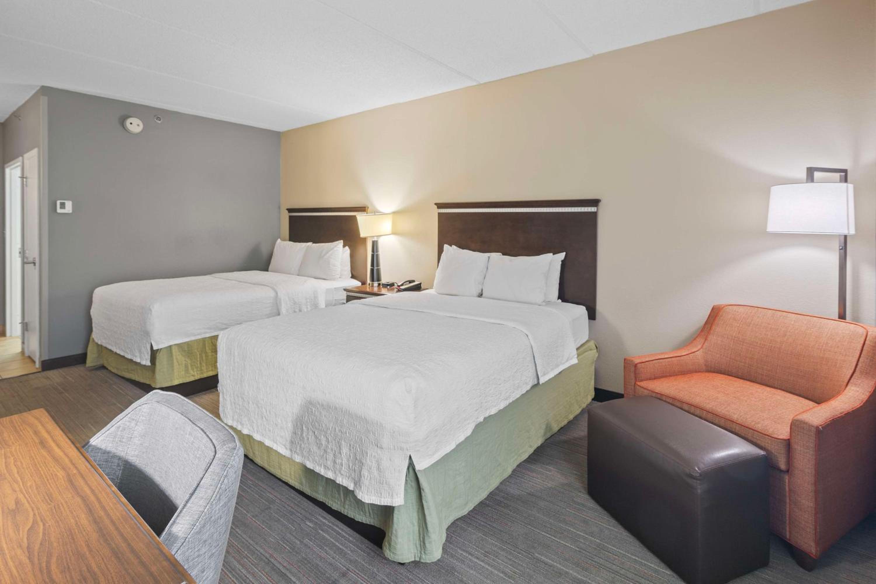 Room with Two Queen Beds - Non-Smoking - Photo 5