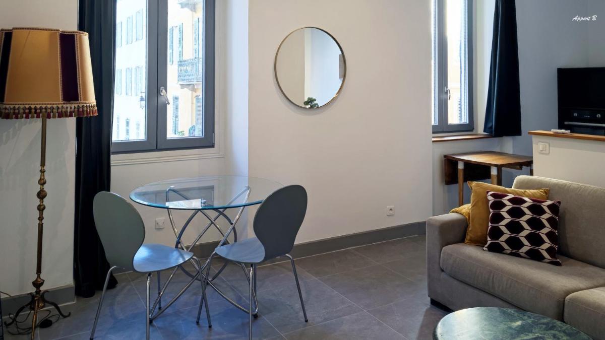 One-Bedroom Apartment photo 2