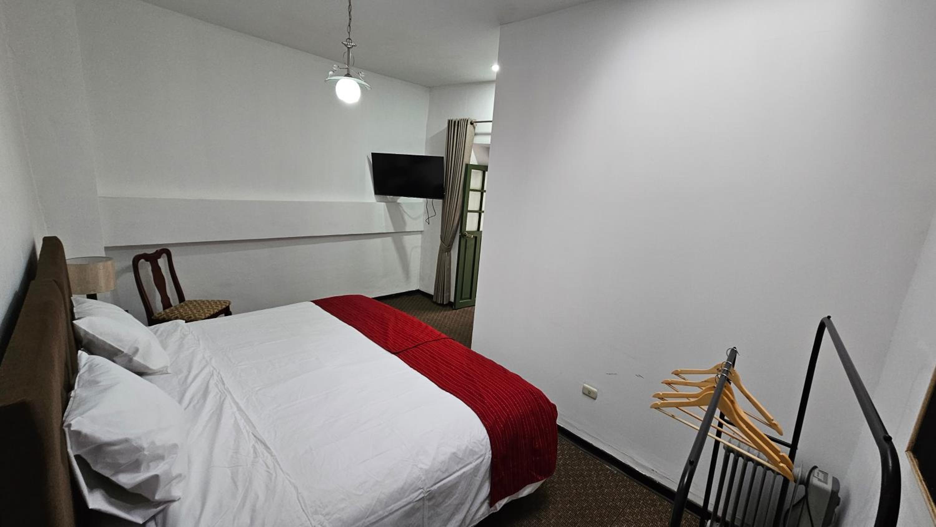 Deluxe Queen Room - Photo 2