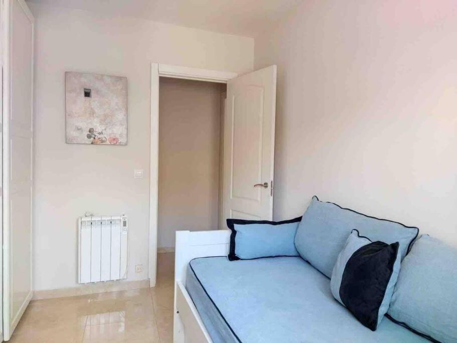 Three-Bedroom Apartment photo 2