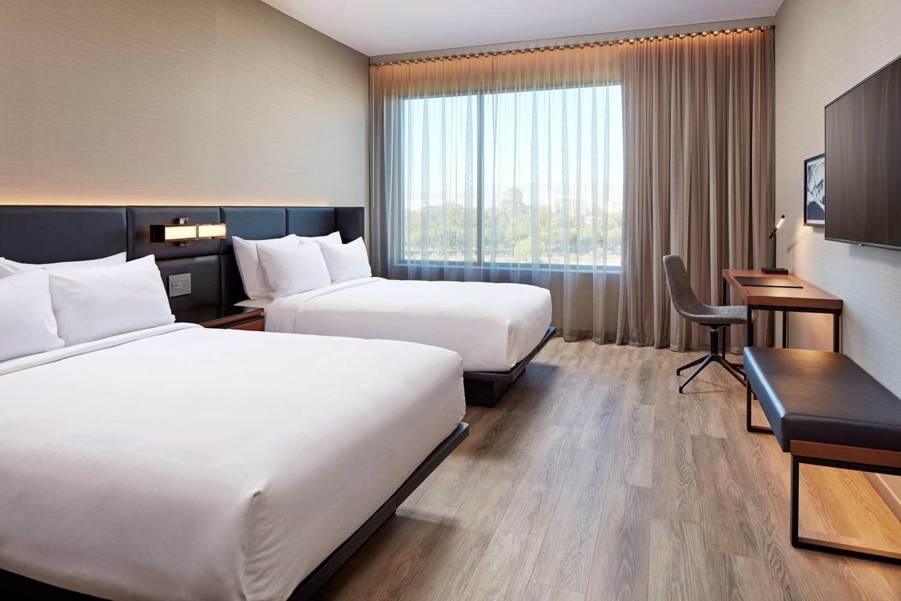 Standard Queen Room with Two Queen Beds - Photo 10