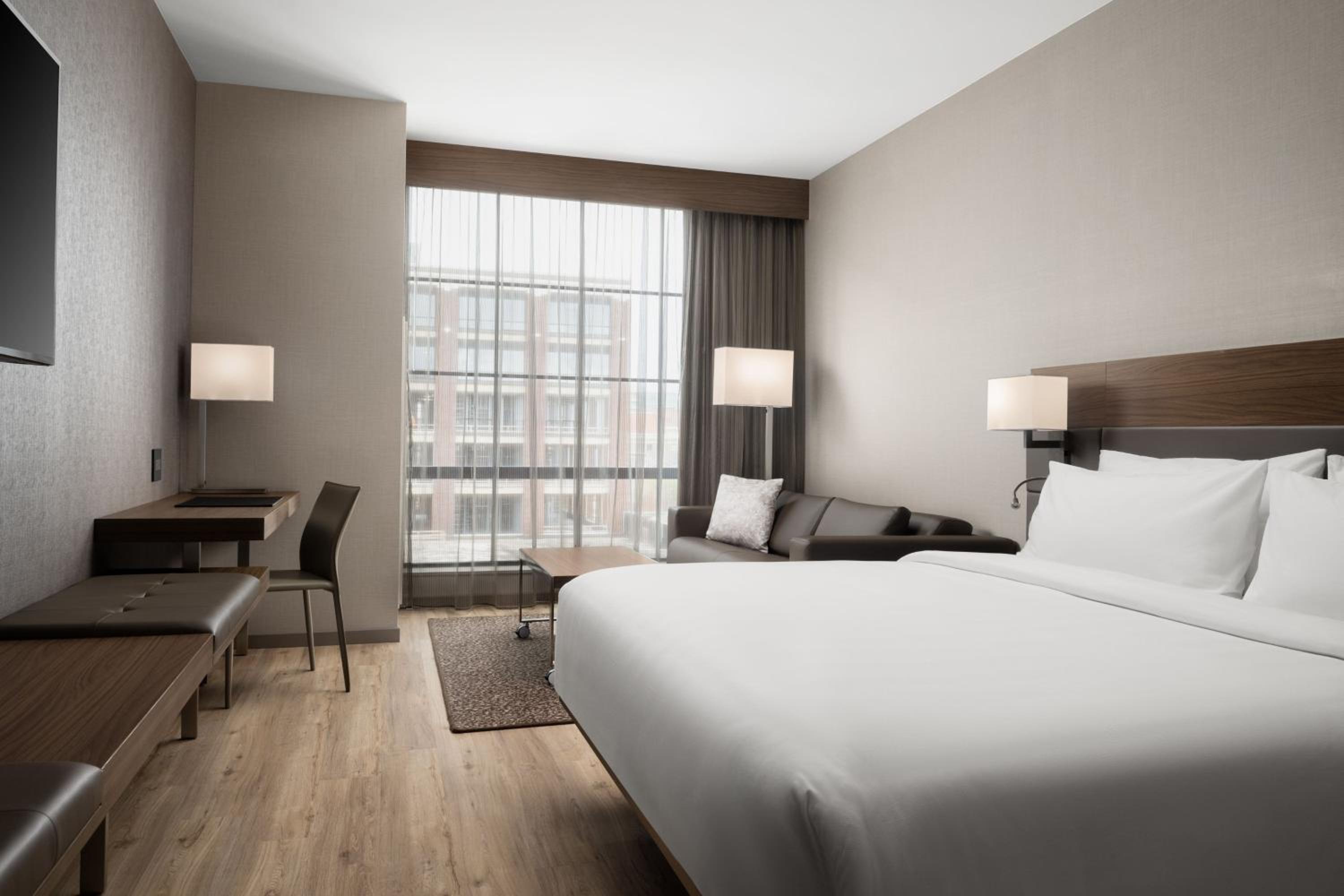 Standard King Room - Photo 6