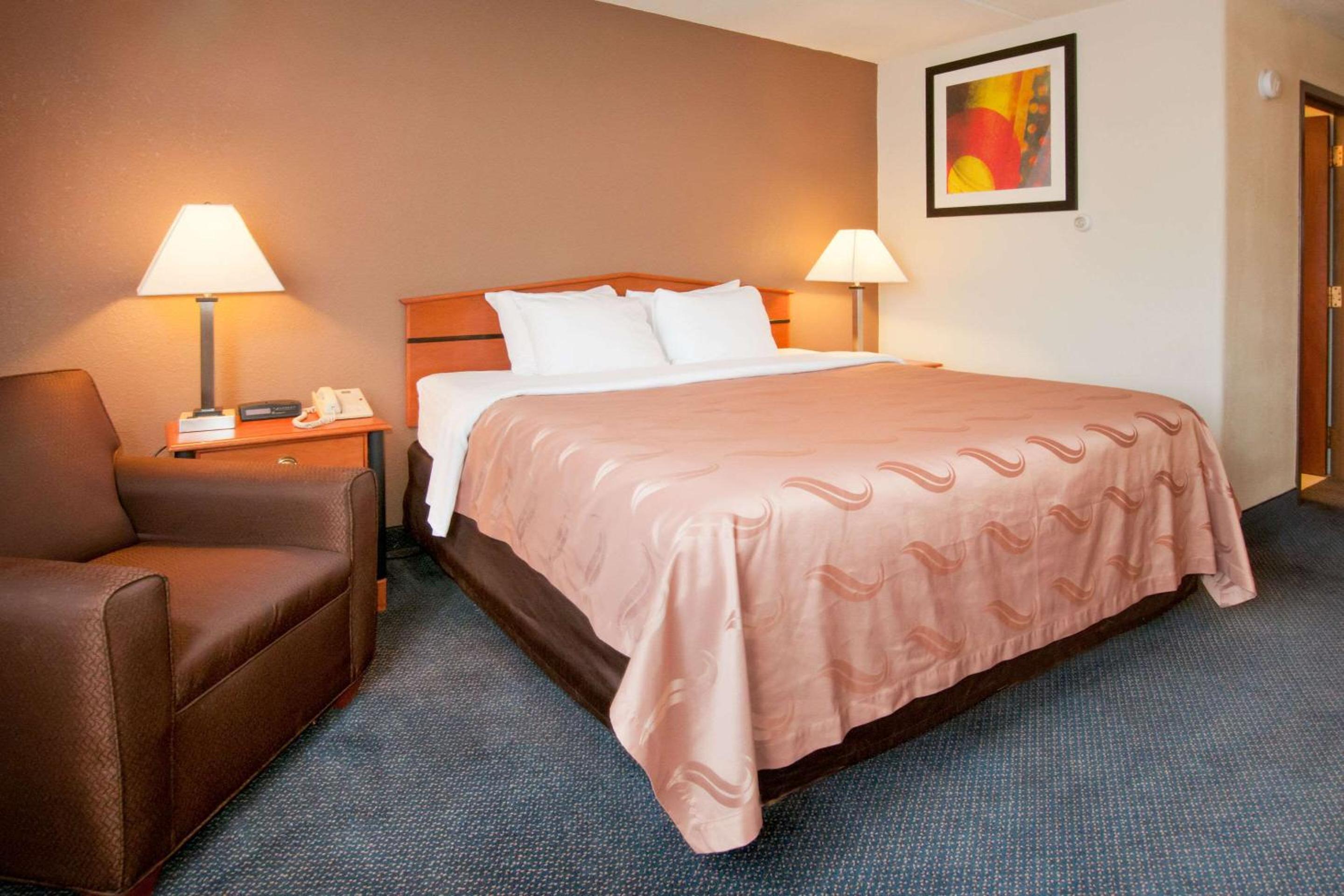 King Room - Non-Smoking - Photo 1