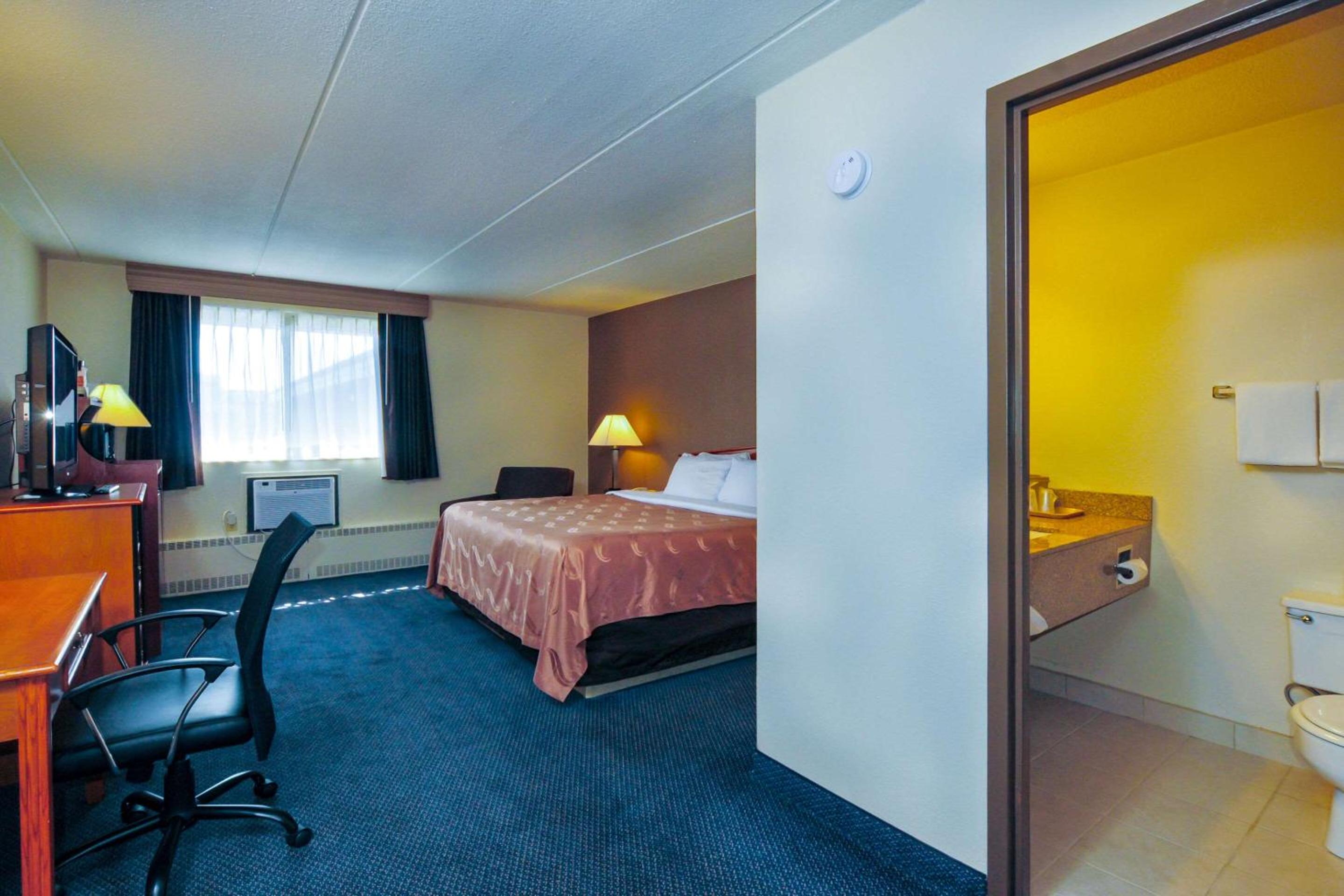 King Room - Non-Smoking - Photo 2