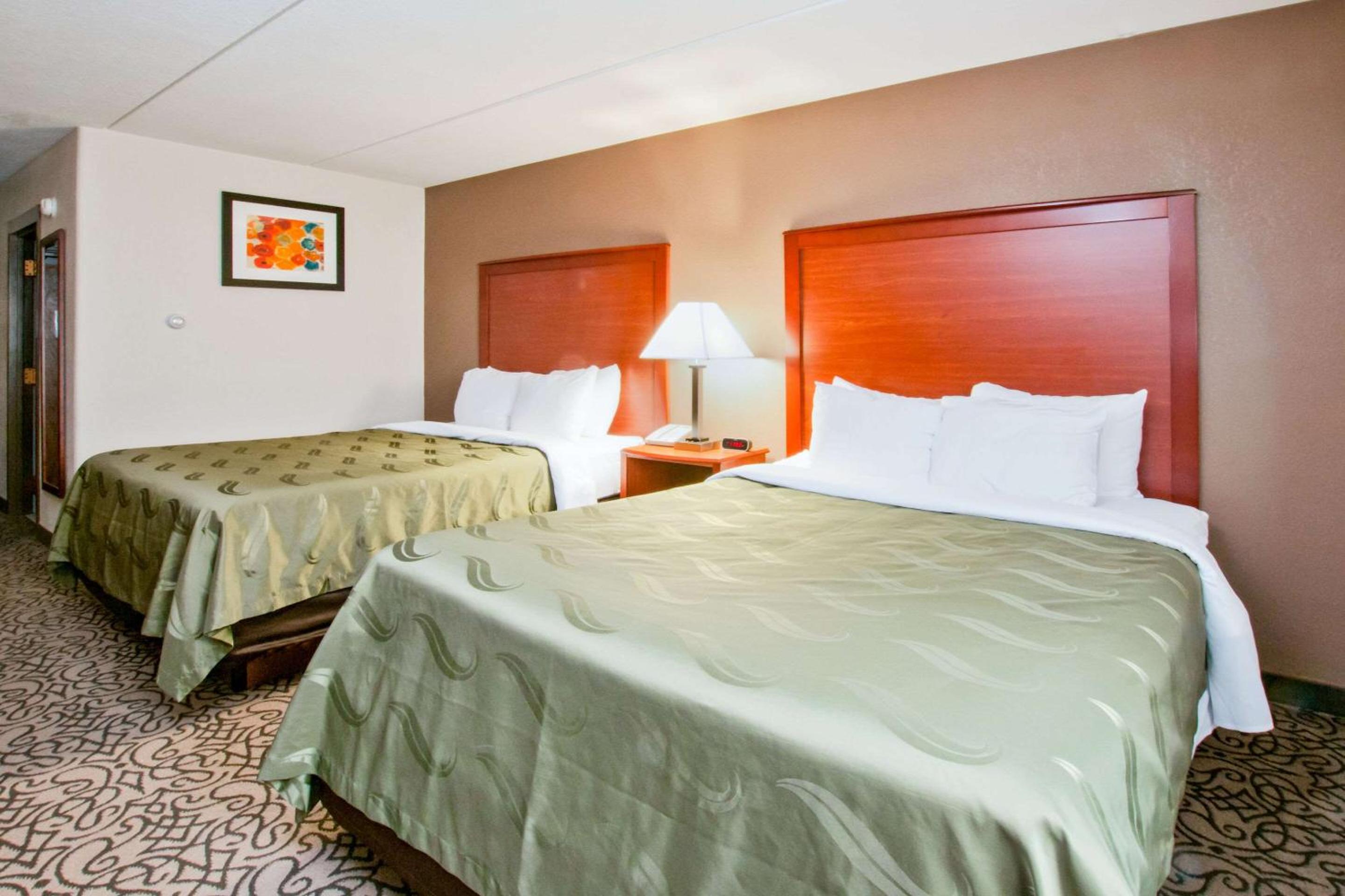 Queen Room with Two Queen Beds - Non-Smoking - Photo 1