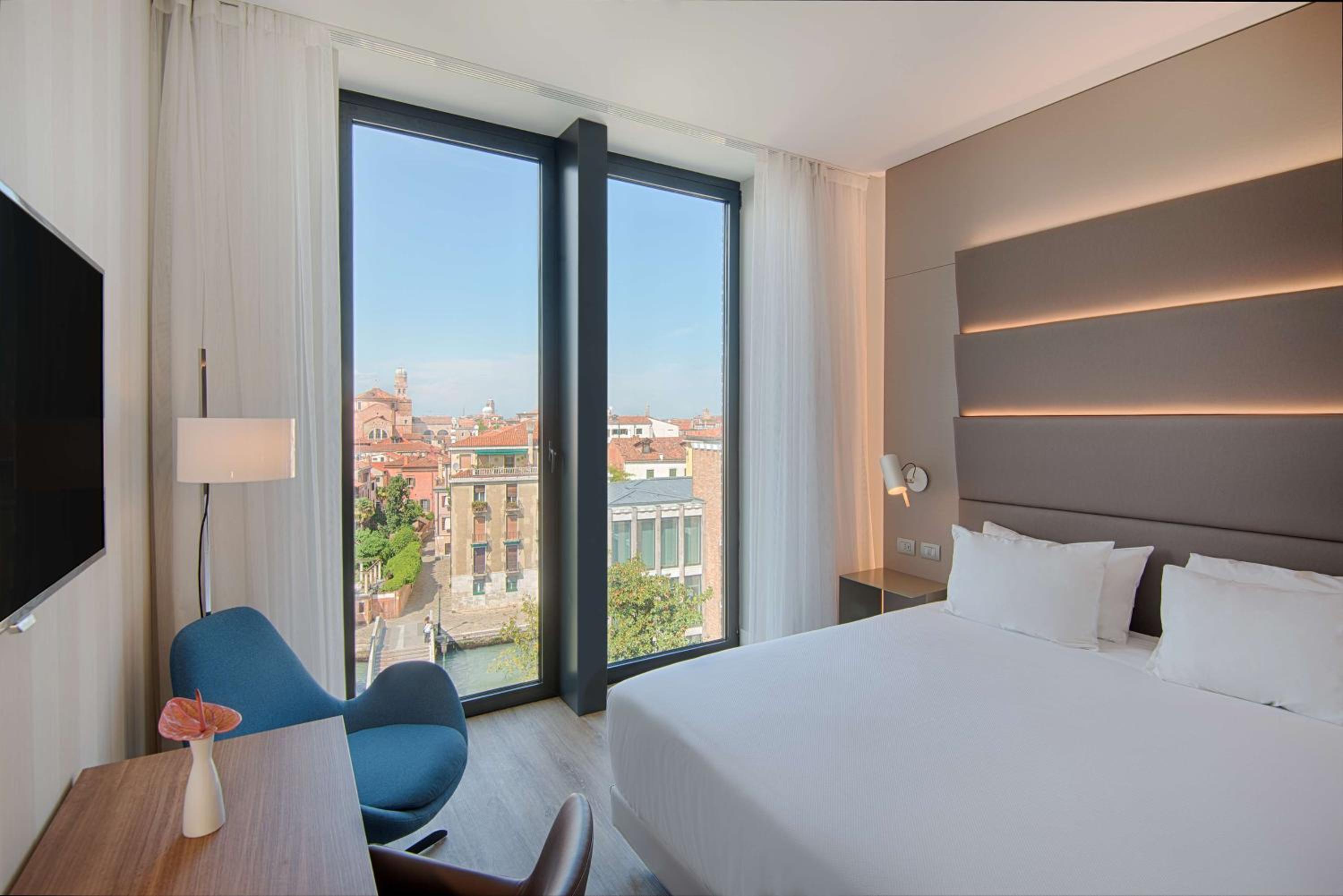 Superior Double or Twin Room with Canal View - Photo 1