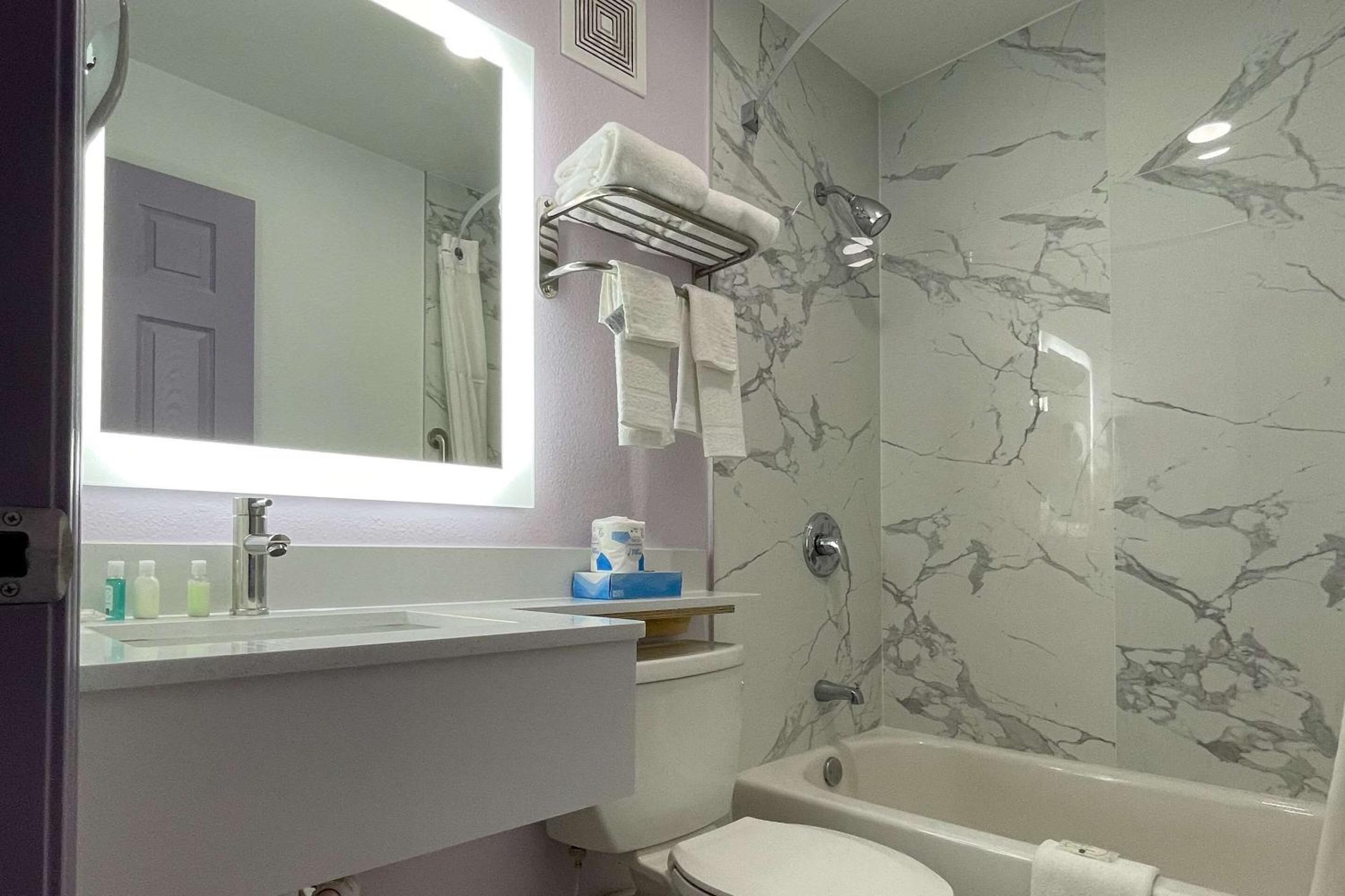 Superior Double Room with Two Double Beds - Non Smoking photo 3