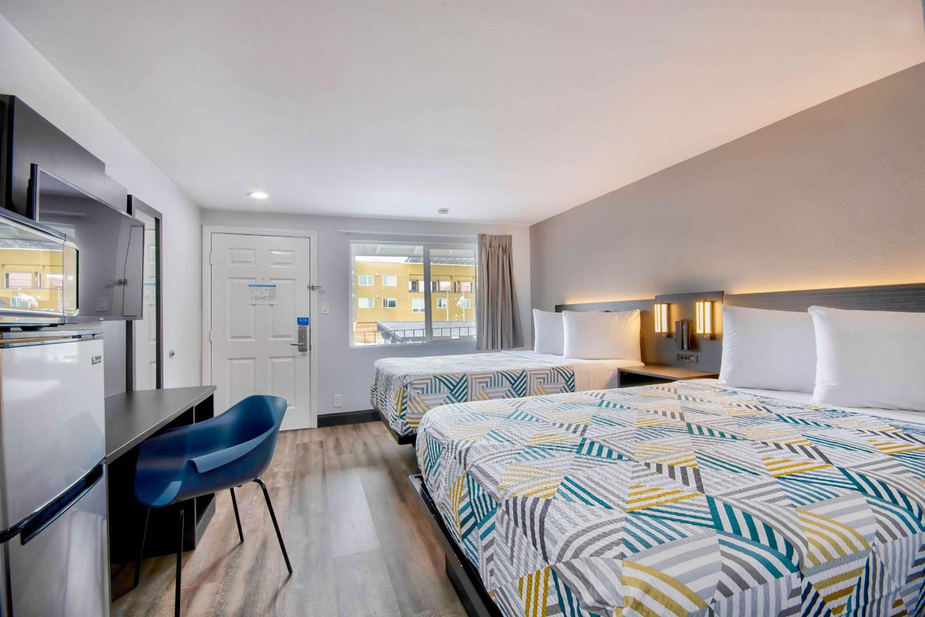 Quadruple Room - Non-Smoking - Photo 2