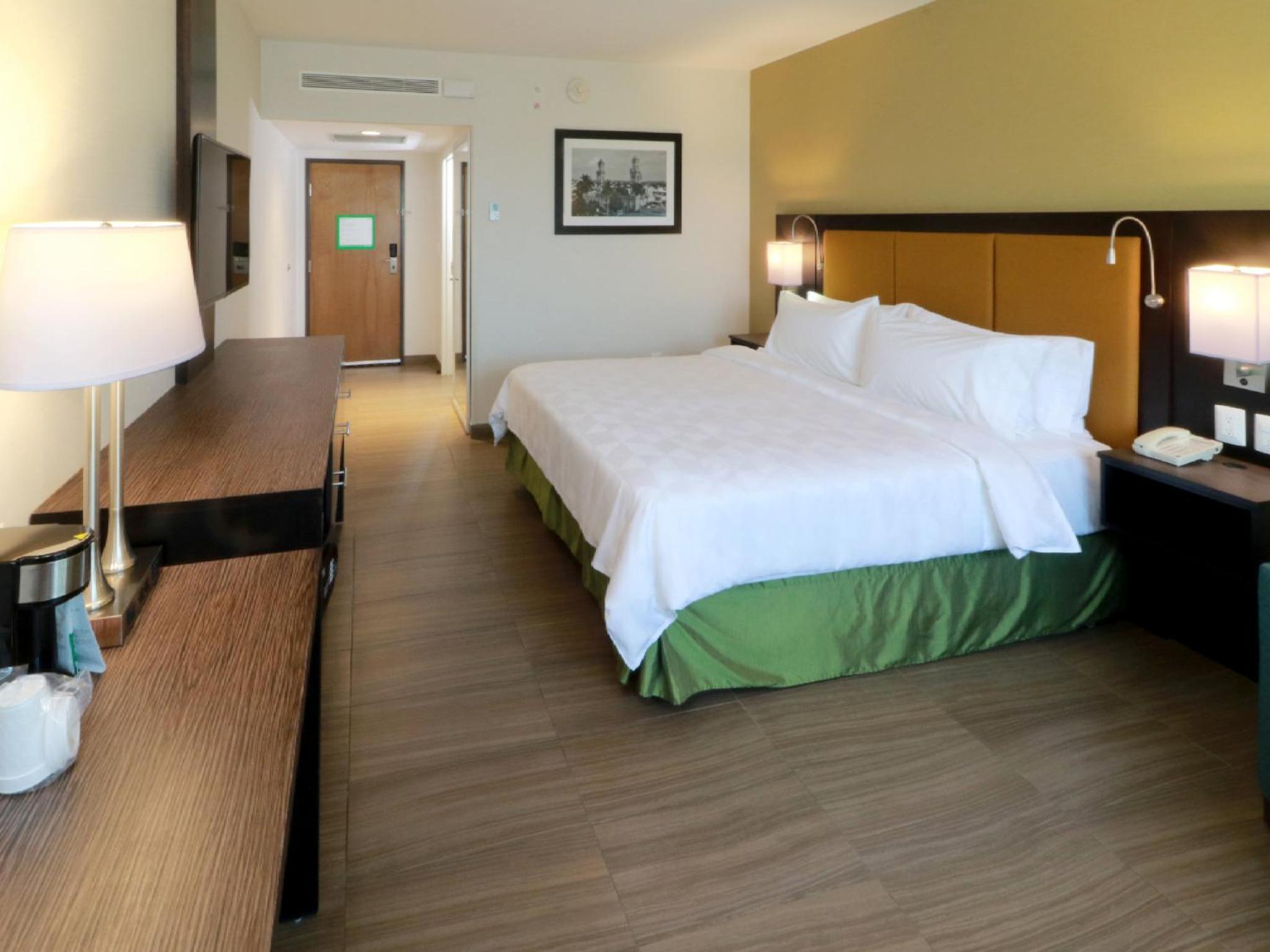 Standard King Room - Photo 2