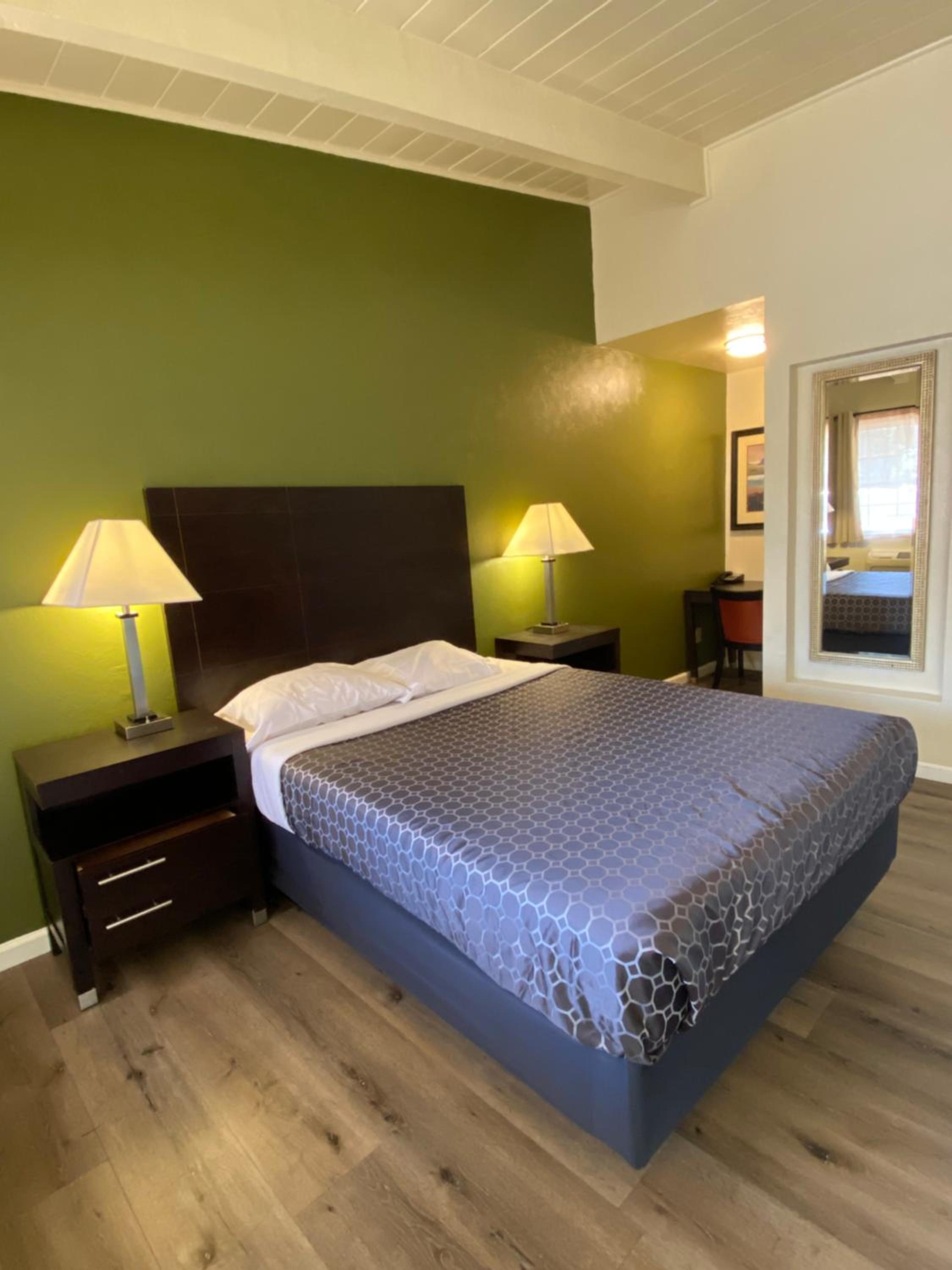 Queen Room - Photo 1
