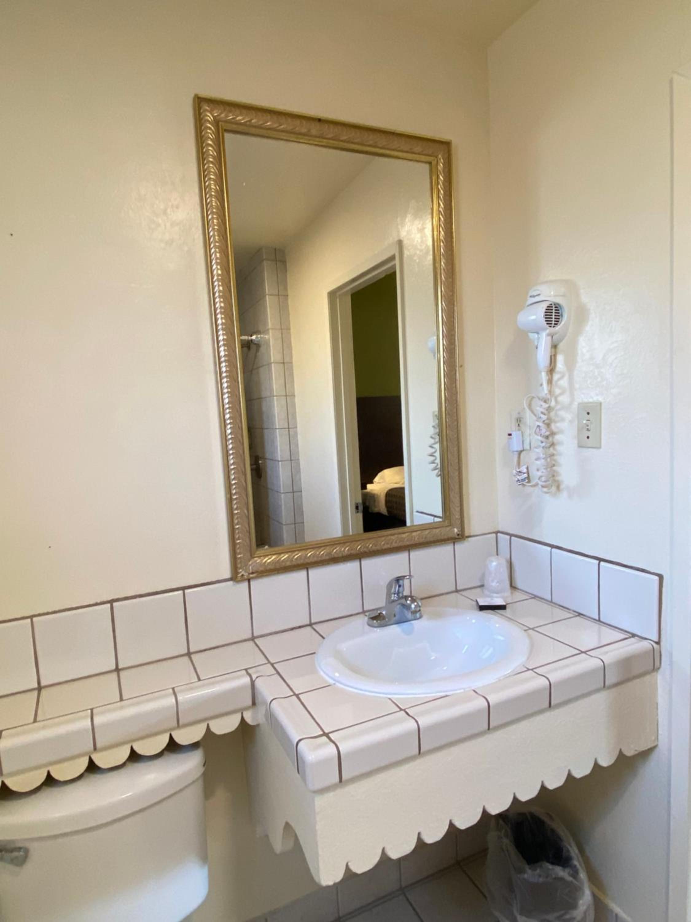 Queen Room - Photo 3