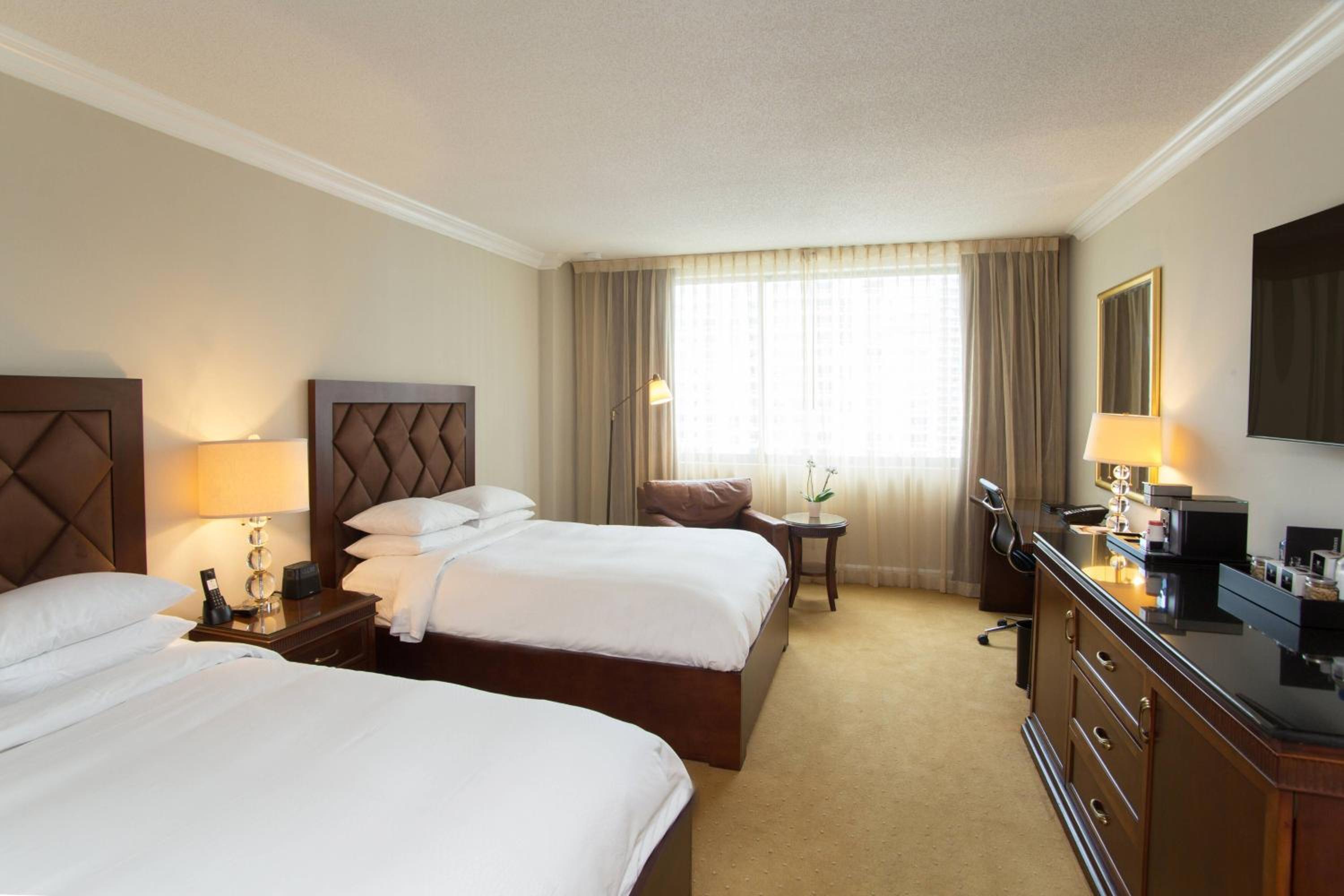 Concierge Level Guest Room with Two Double Beds and City View photo 2