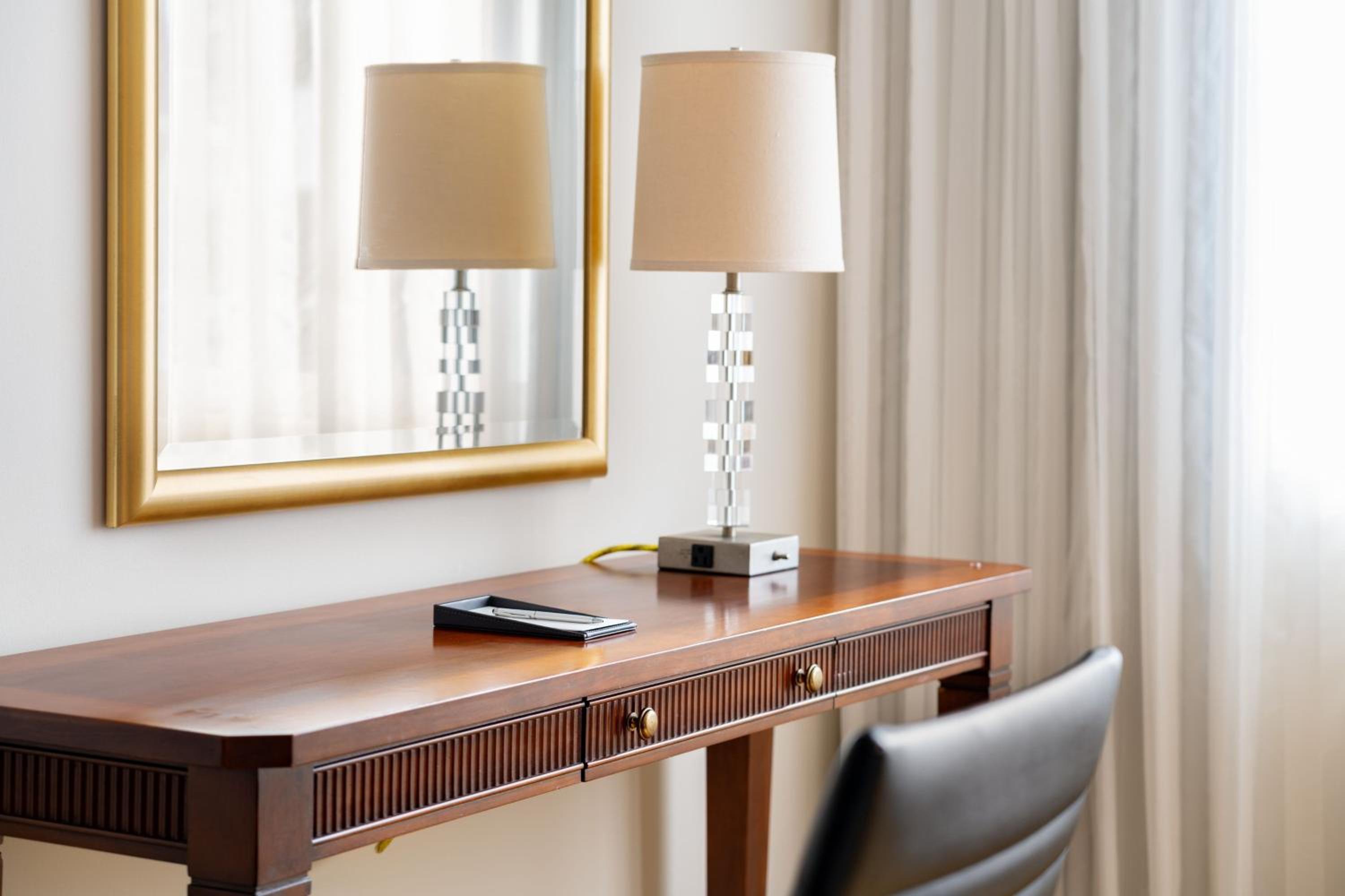 King Room with City View photo 2