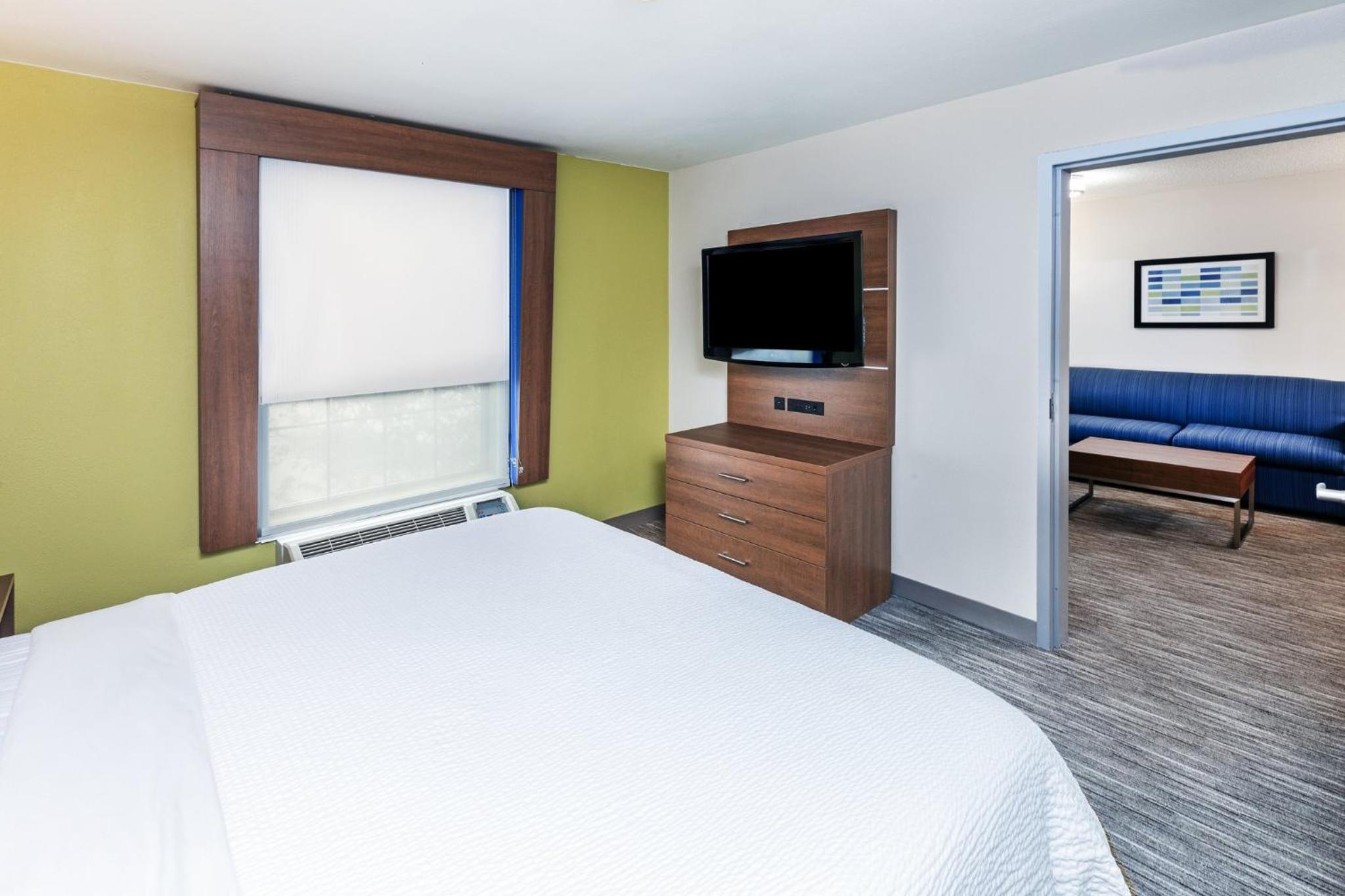 King Suite with Sofa Bed - Photo 6
