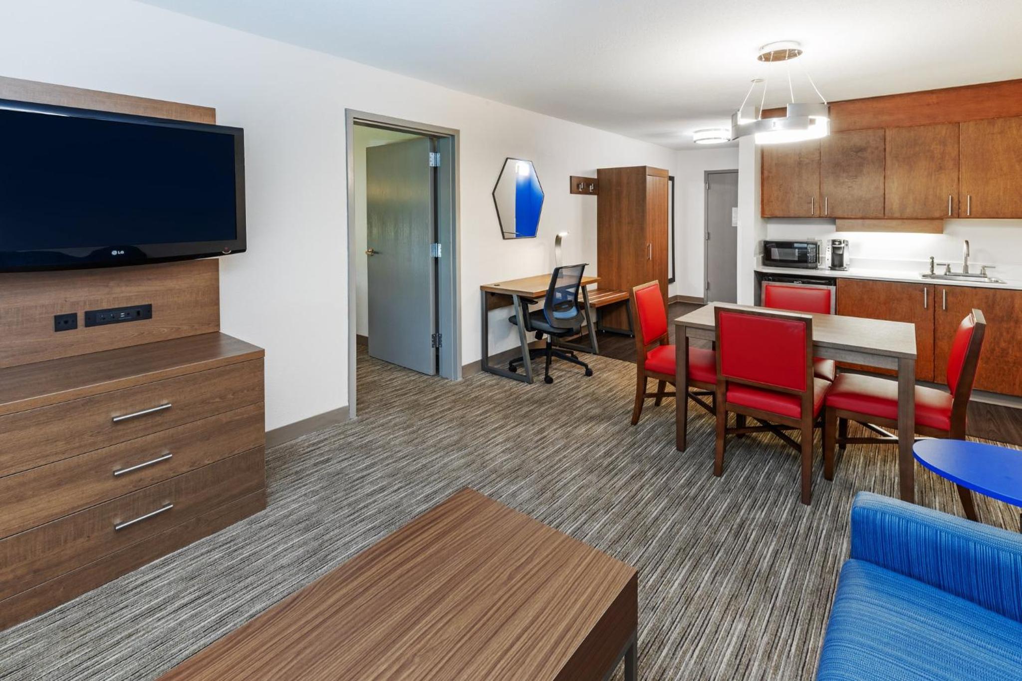 King Suite with Sofa Bed - Photo 10