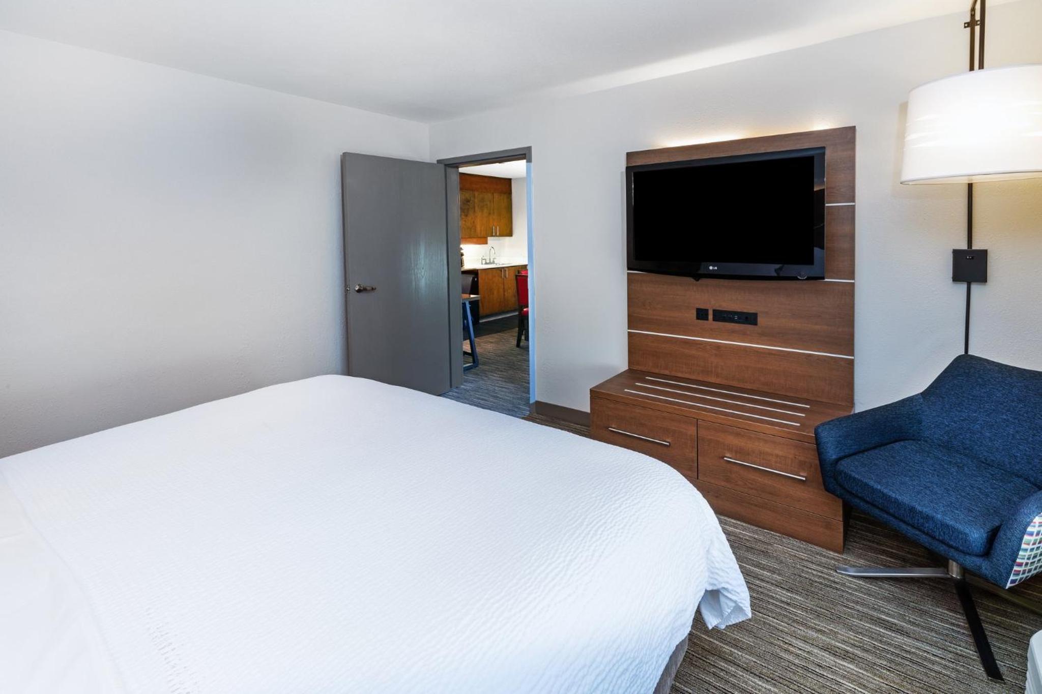 King Suite with Sofa Bed - Photo 3
