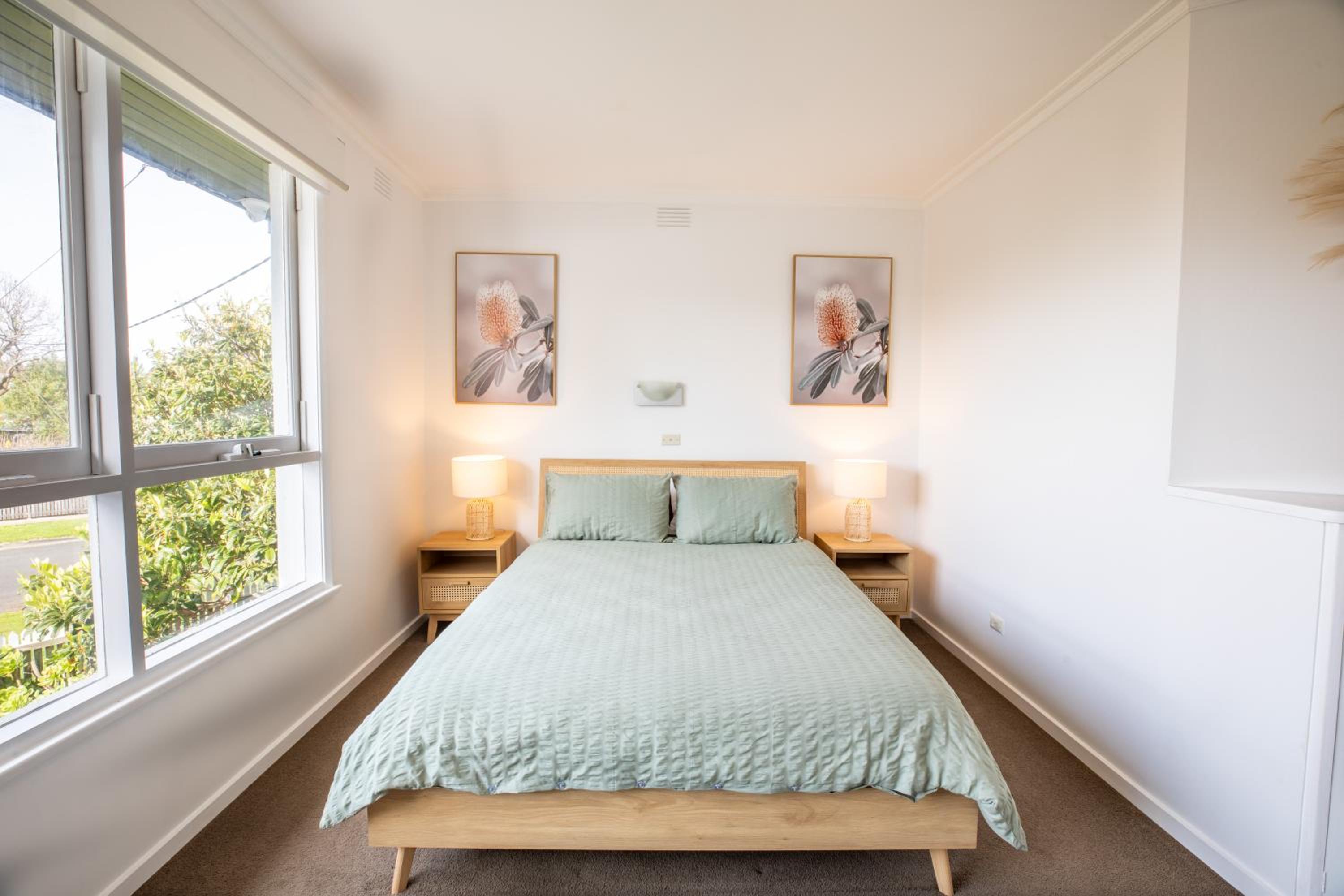 Five-Bedroom House photo 1
