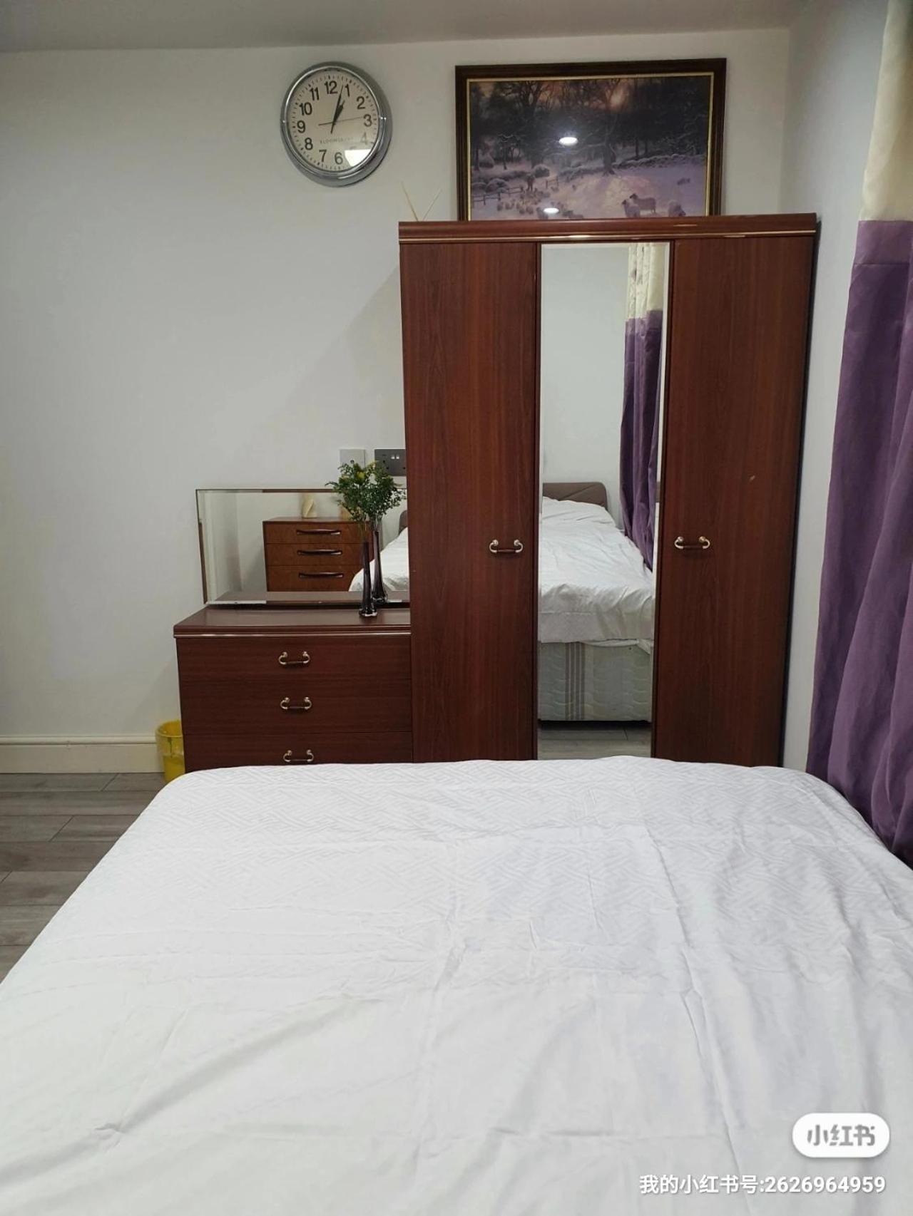 Double Room with Private Bathroom - Photo 24