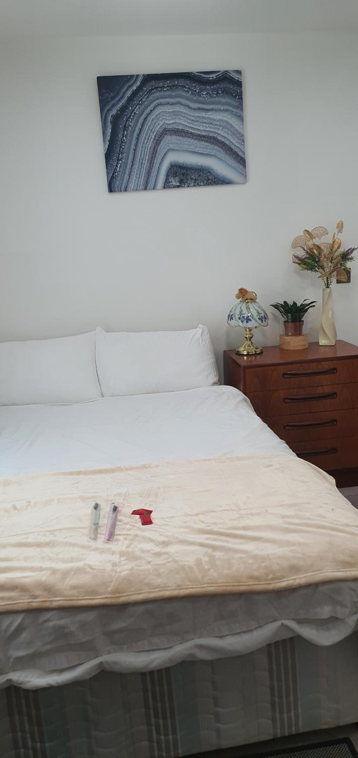 Double Room with Private Bathroom - Photo 2