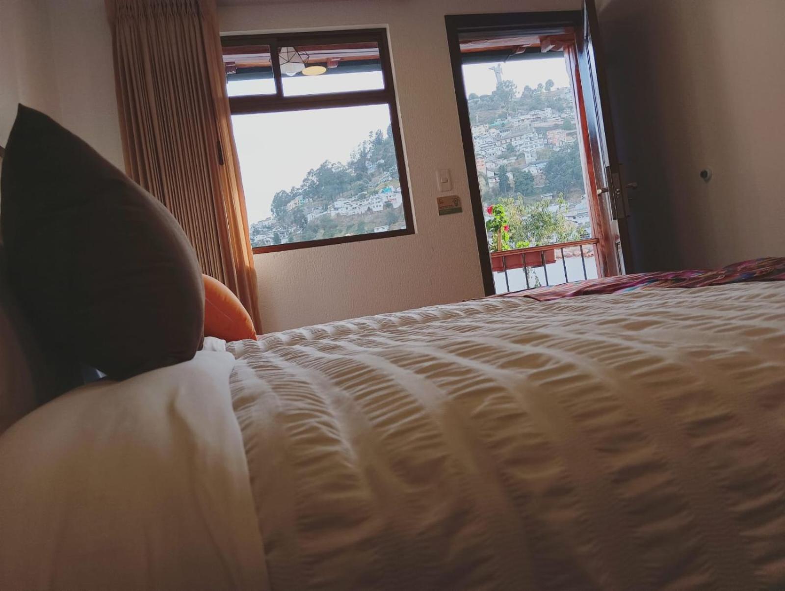 Standard Twin Room with Mountain View photo 1