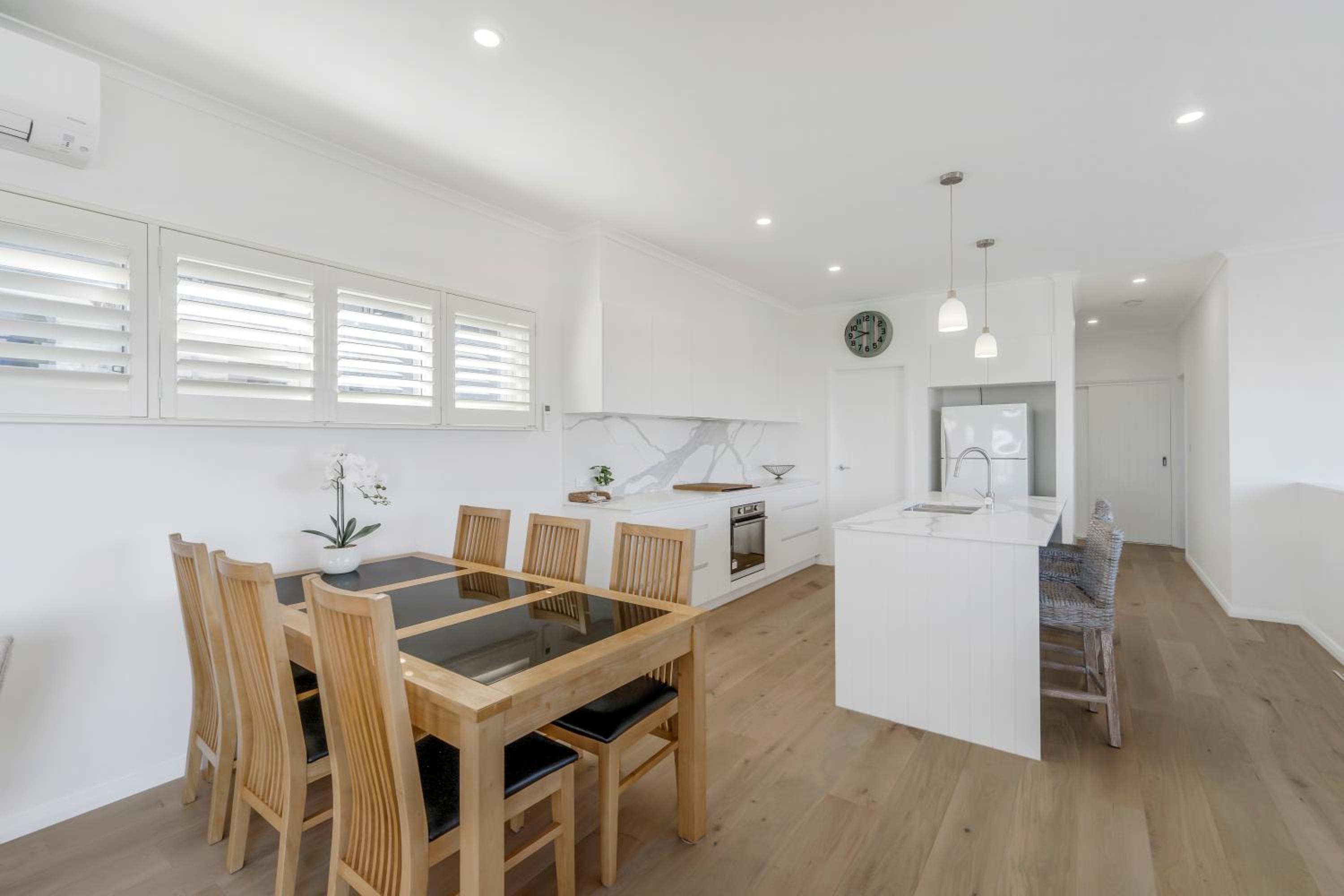 Three-Bedroom House photo 2