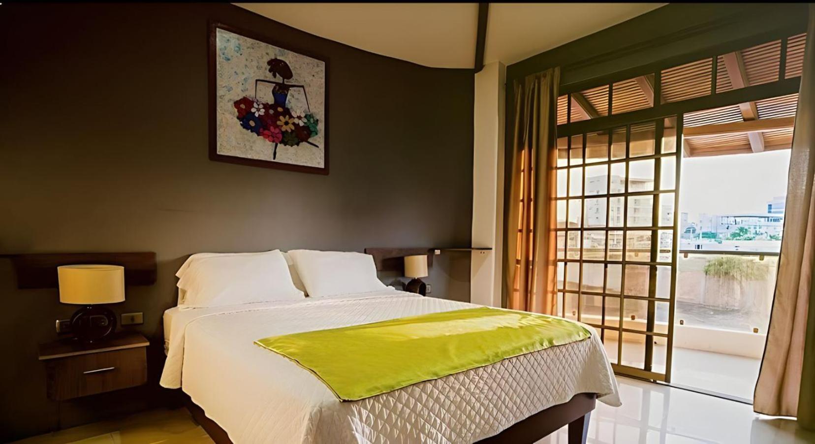 King Suite with Balcony photo 1