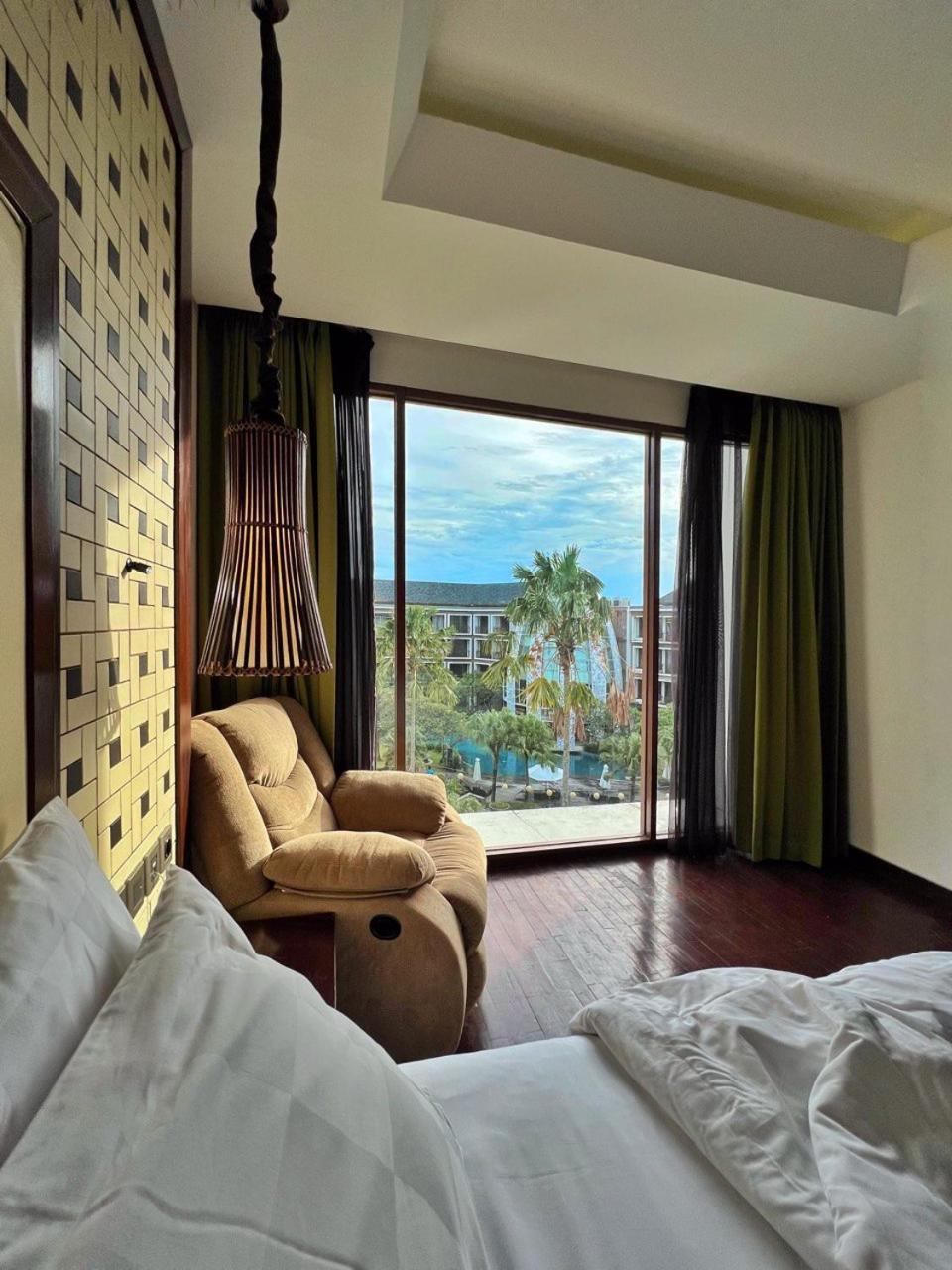 Presidential Suite 1 Queen Bed photo 2
