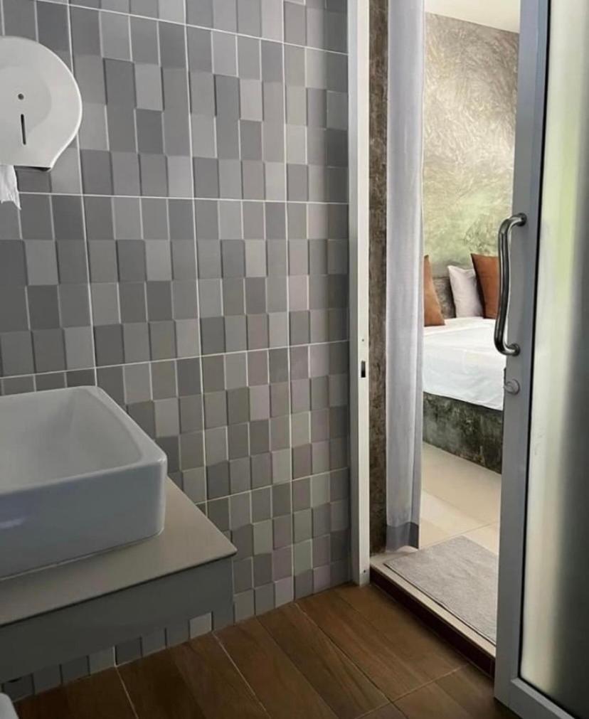Superior King Room - Photo 10