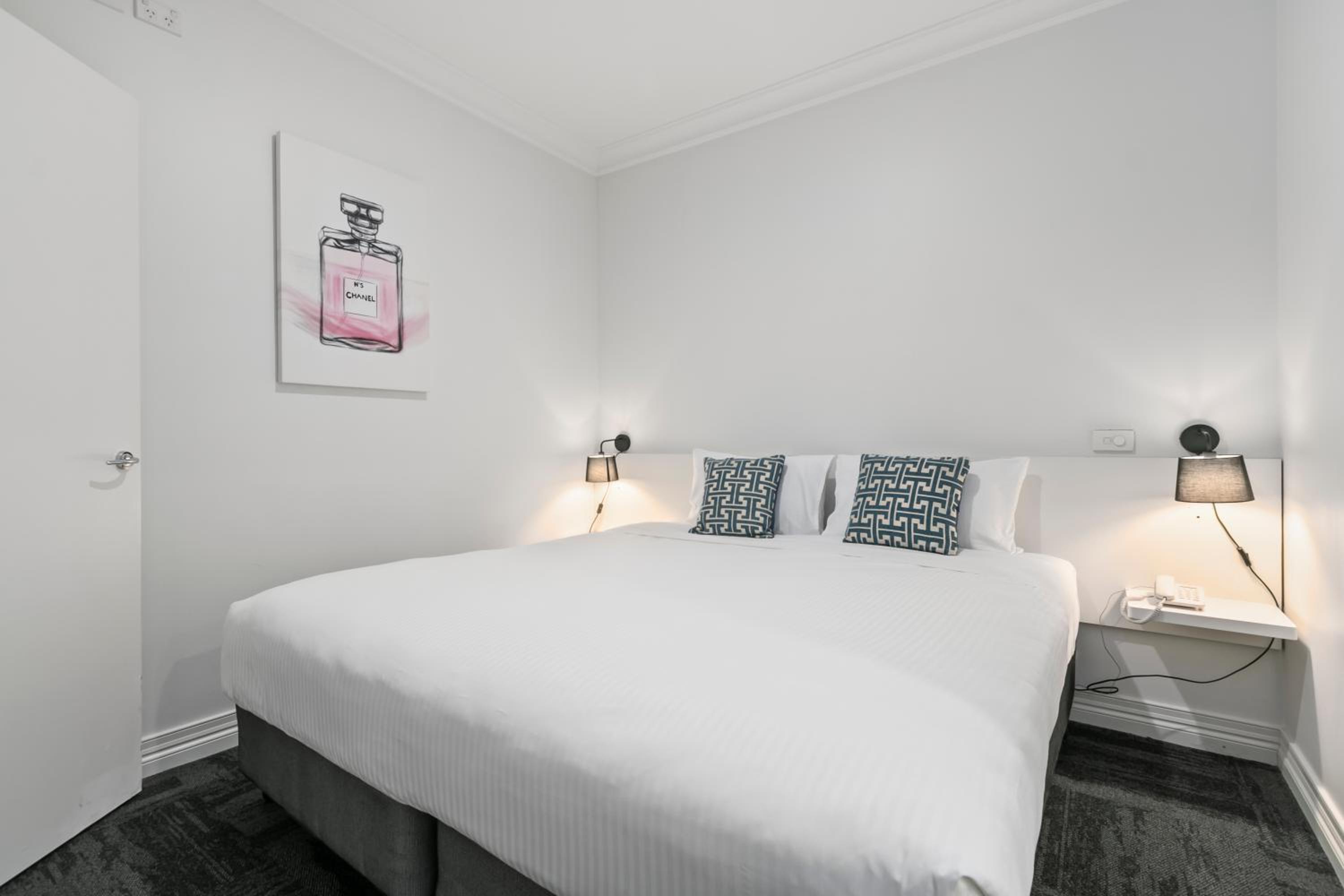 One Bedroom Standard Apartment - Photo 24