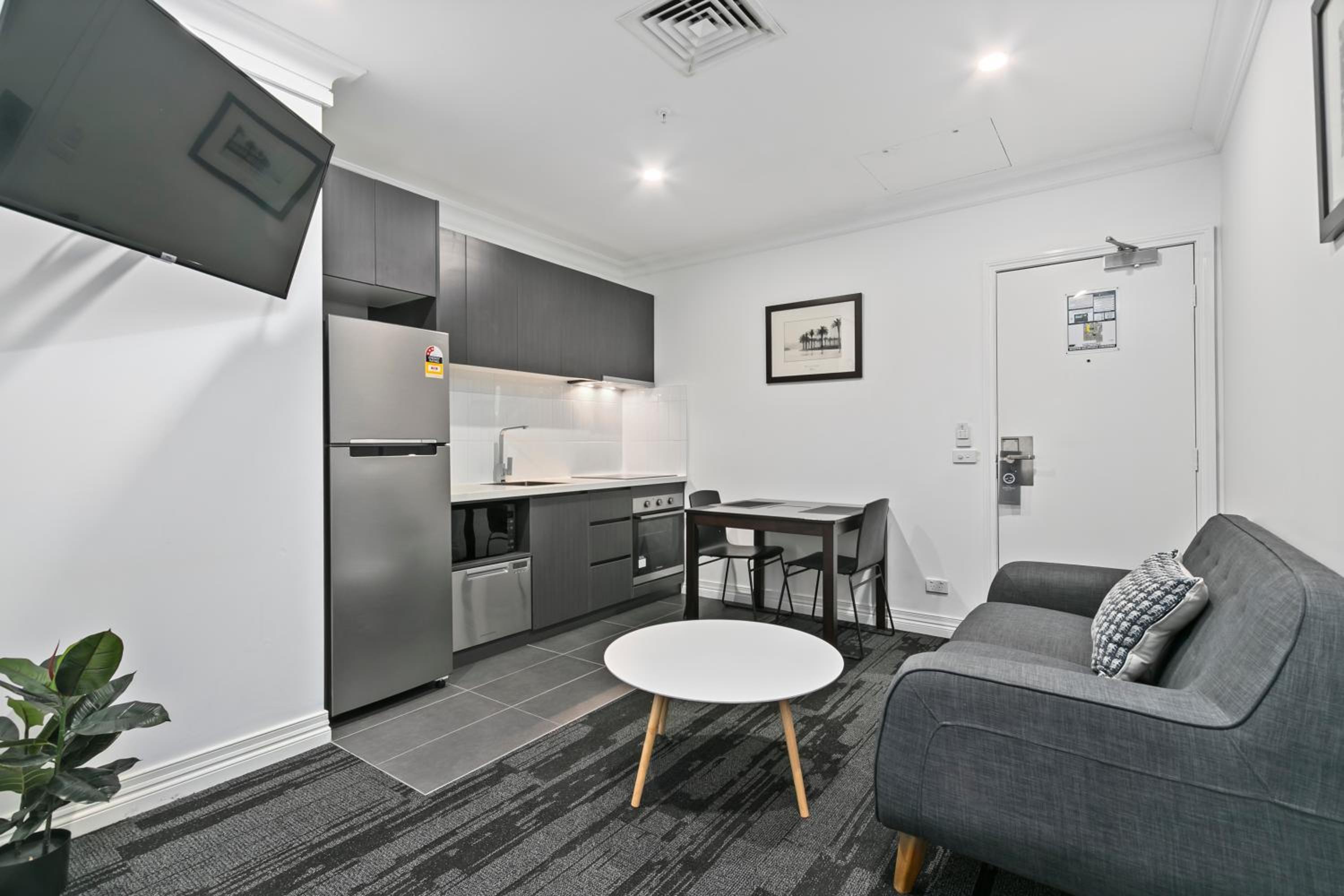 Superior Premier King Apartment - Non-Smoking photo 1