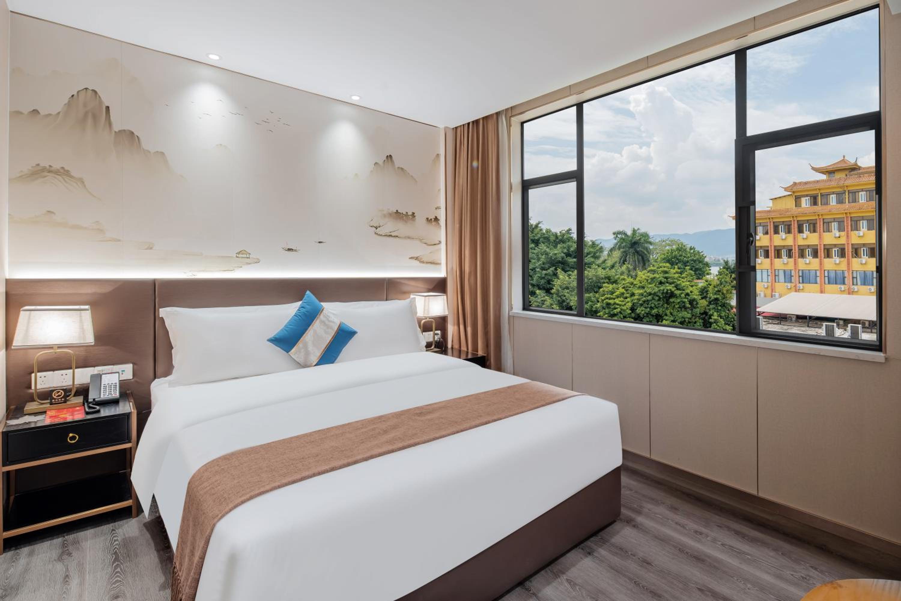 Business Suite - Photo 2