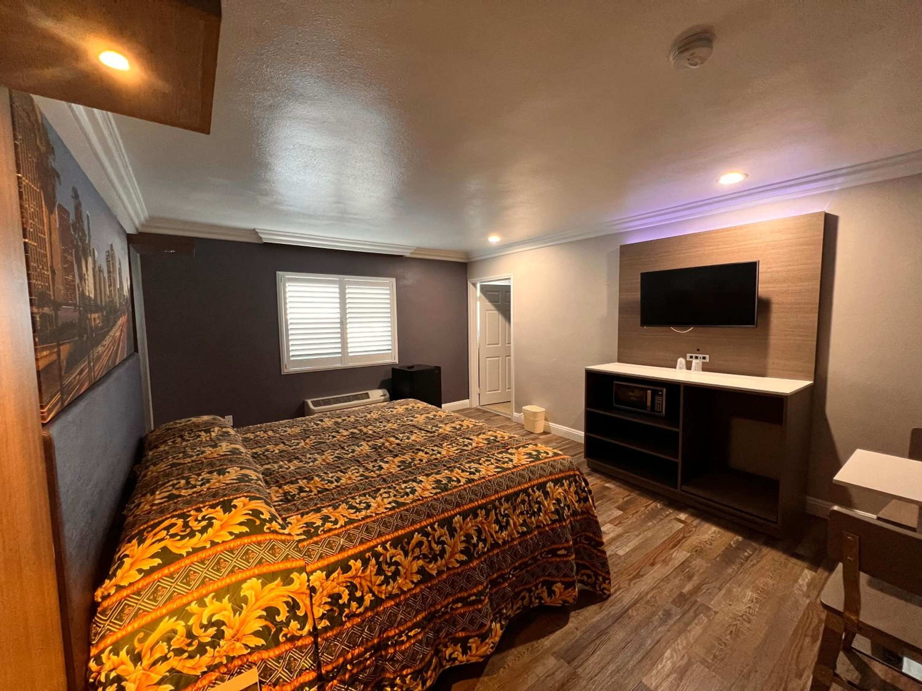 Standard King Room photo 2