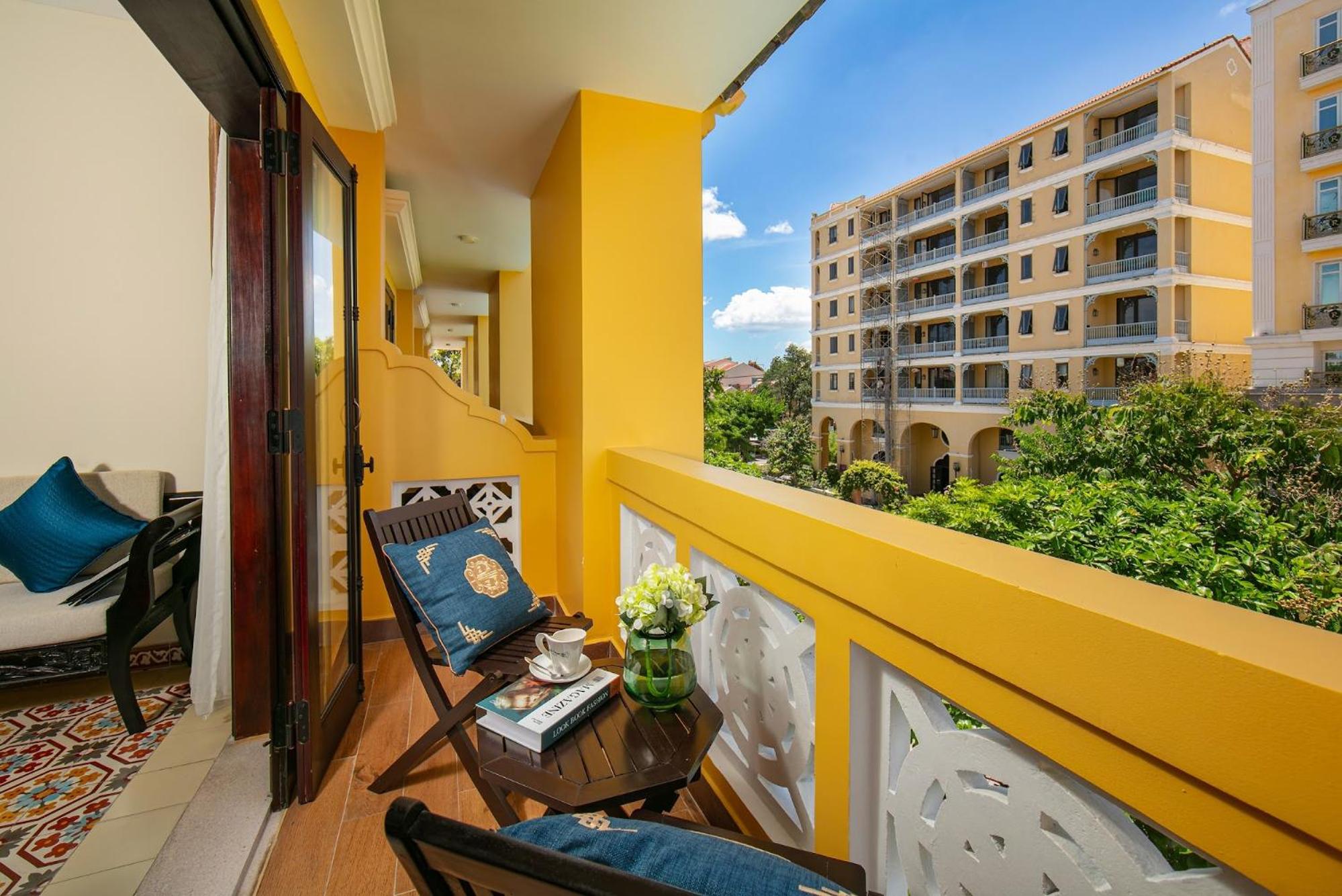Deluxe Double/Twin Old Town View & Balcony - Photo 18