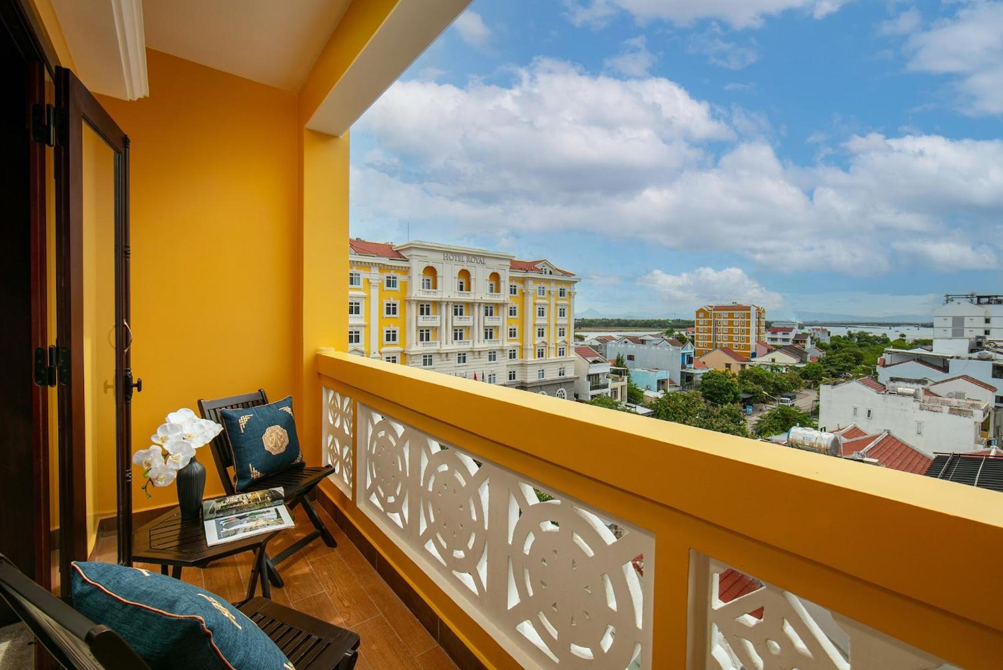 Deluxe Double/Twin Old Town View & Balcony - Photo 17