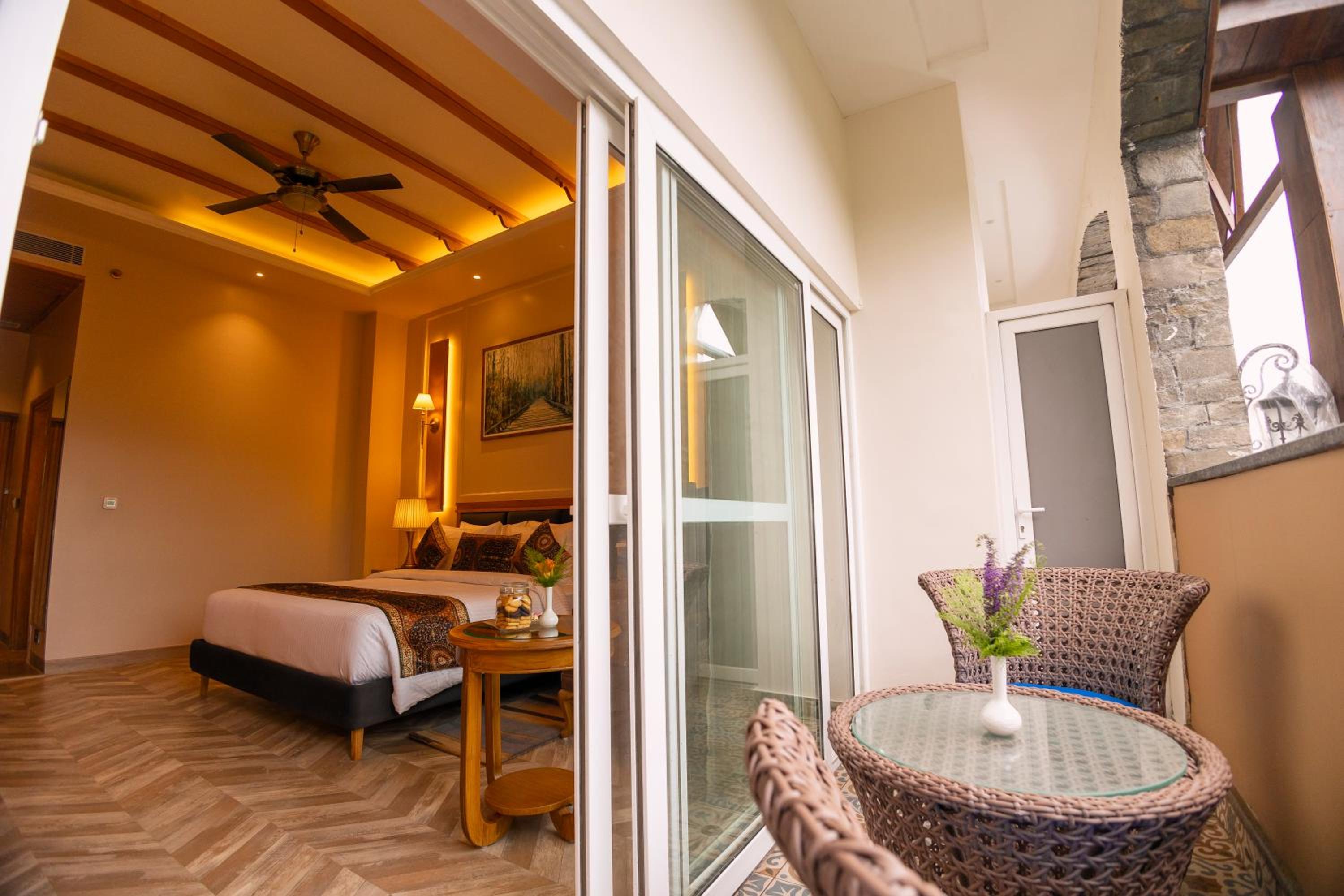 Premium Valley View With Balcony - Photo 2