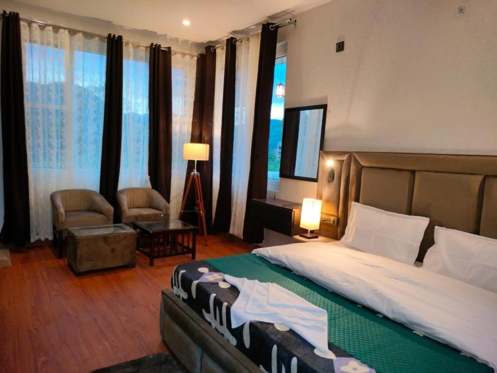 King Room with Mountain View