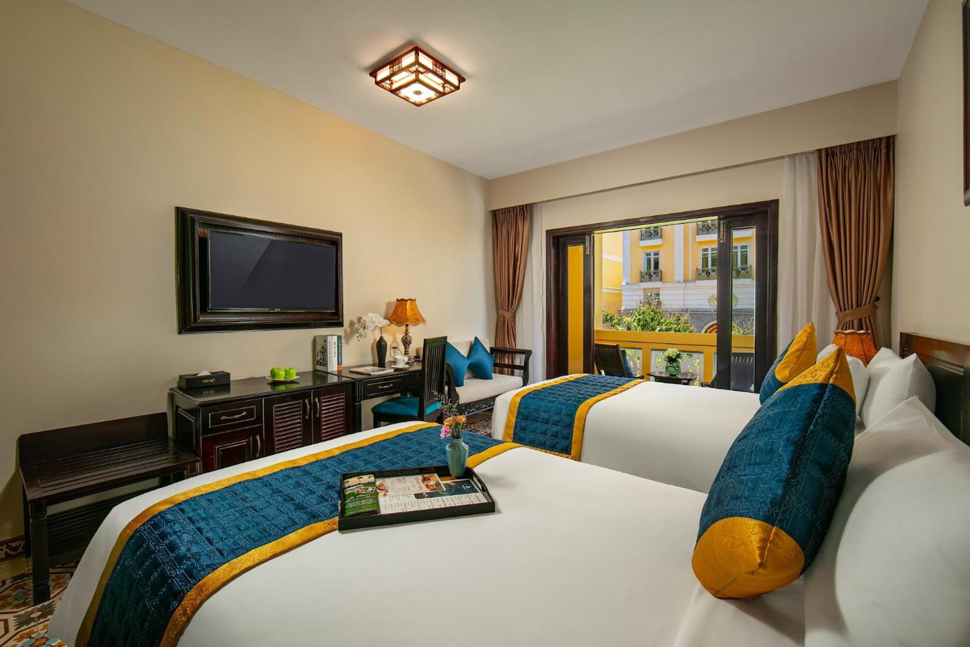 Deluxe Double/Twin Old Town View & Balcony - Photo 12
