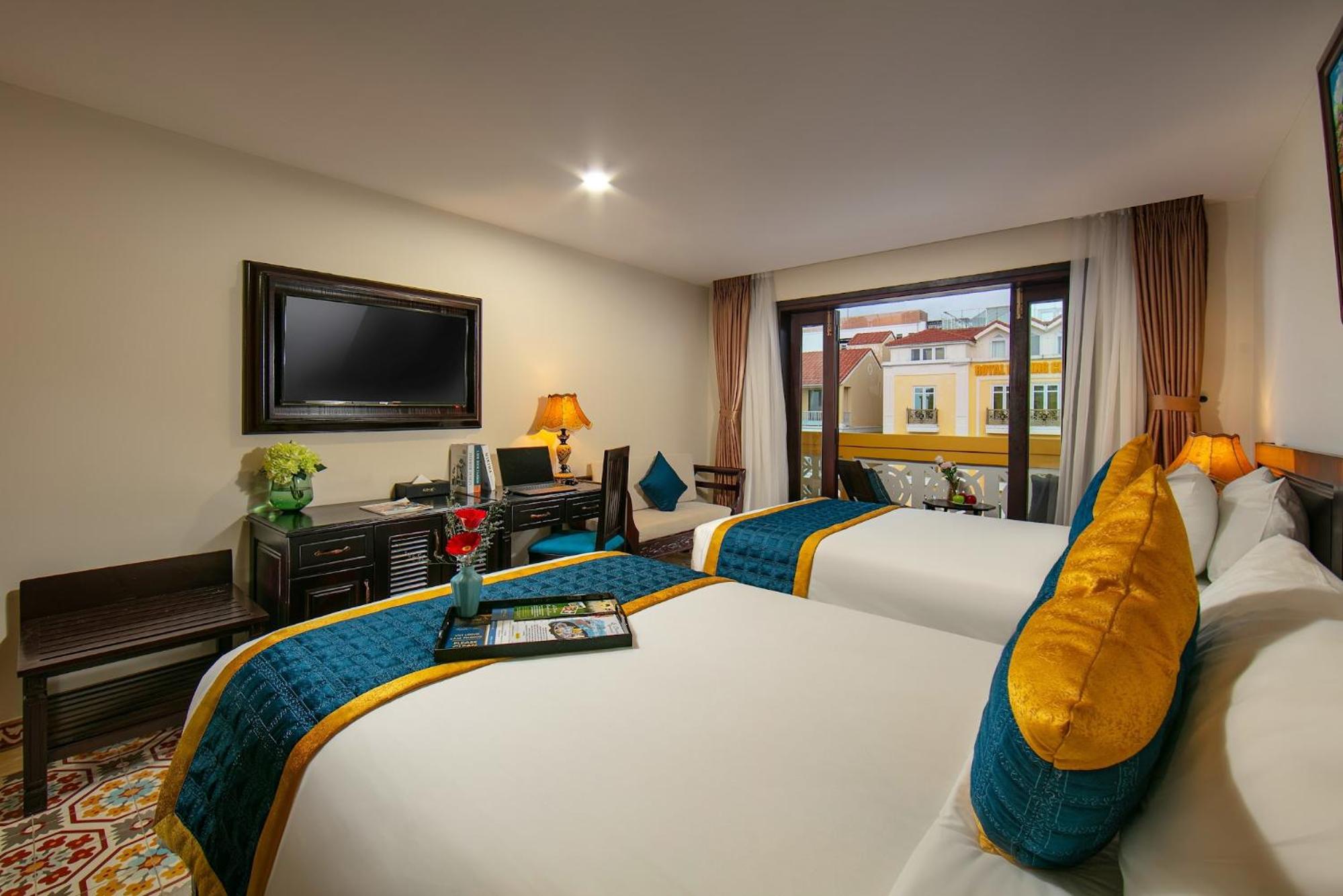Deluxe Double/Twin Old Town View & Balcony - Photo 13