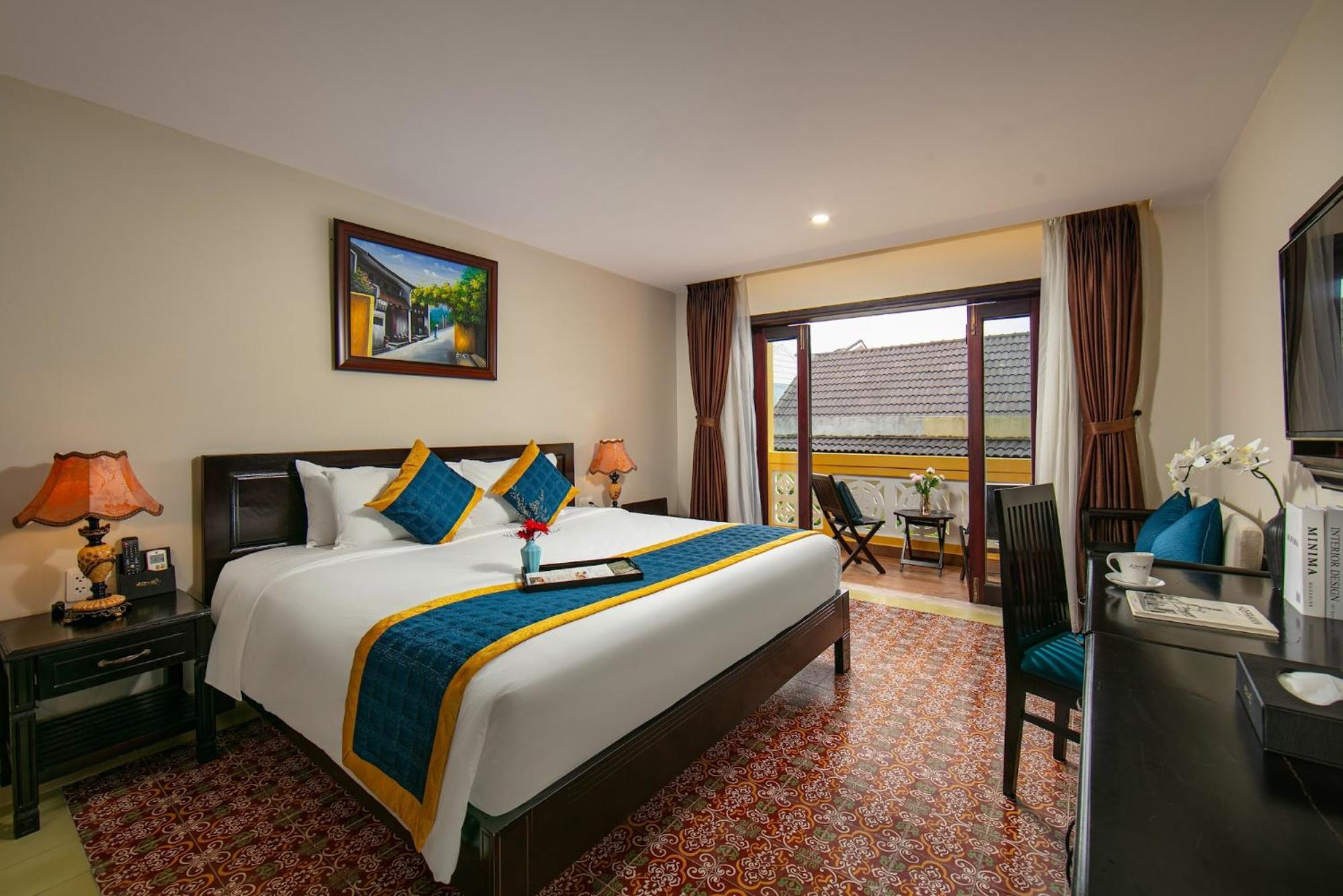 Deluxe Double/Twin Old Town View & Balcony - Photo 10
