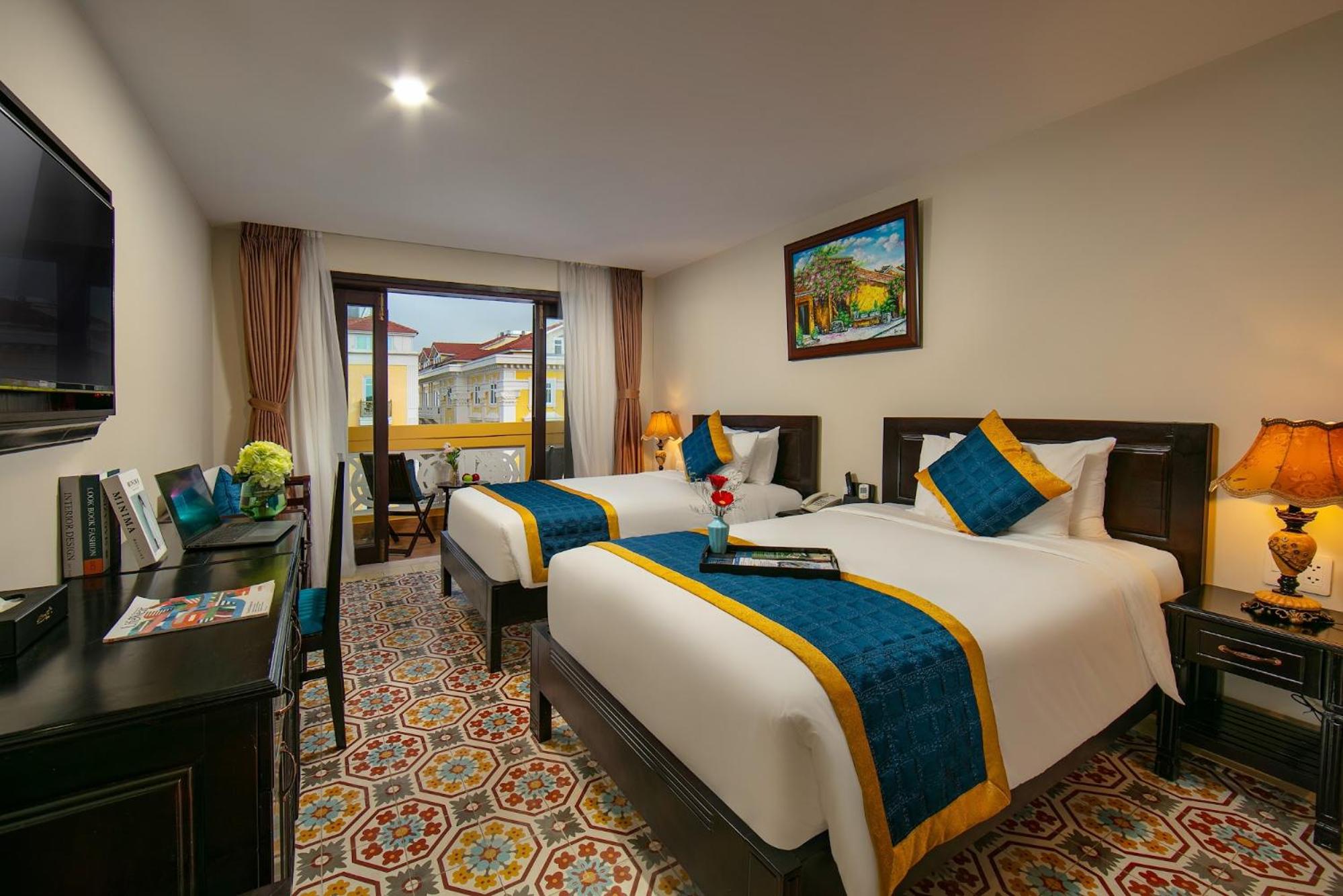 Deluxe Double/Twin Old Town View & Balcony - Photo 11