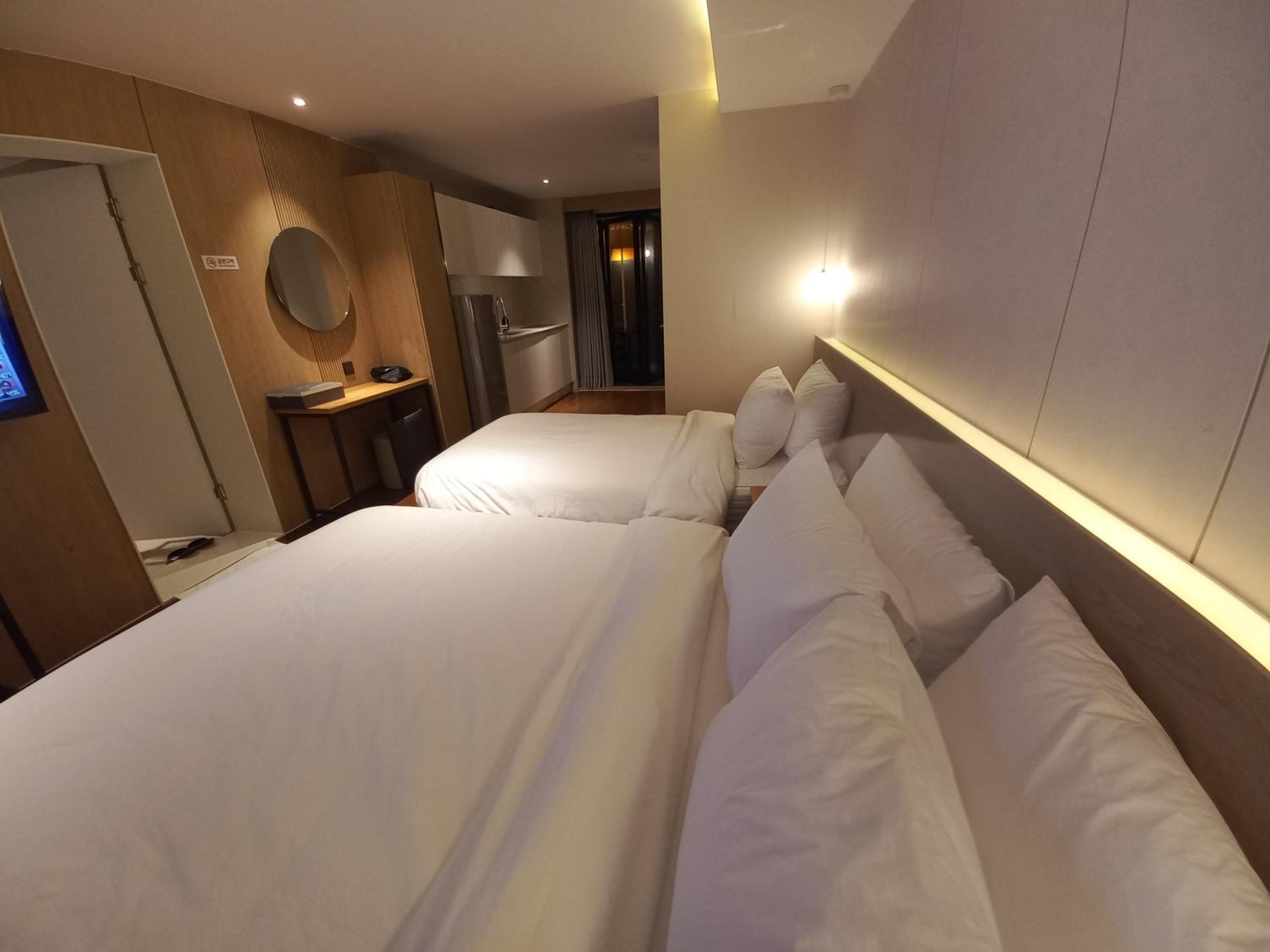 Suite Room - Photo 3