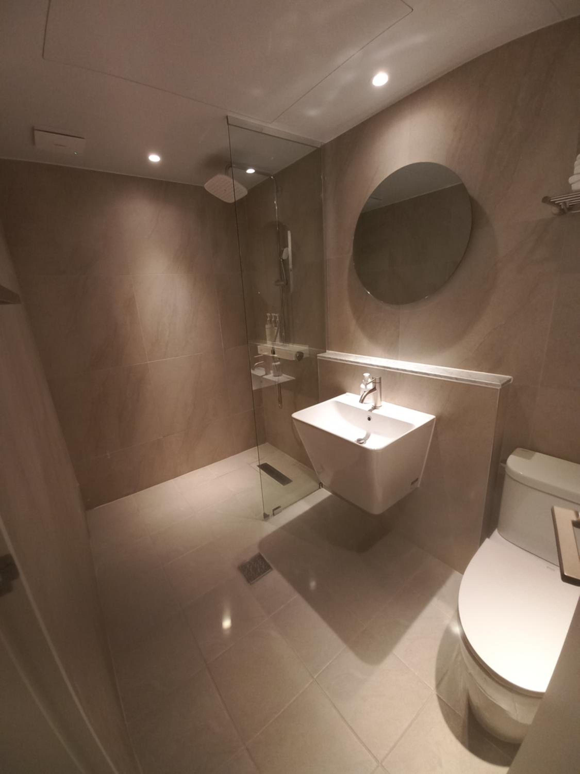 Suite Room - Photo 8