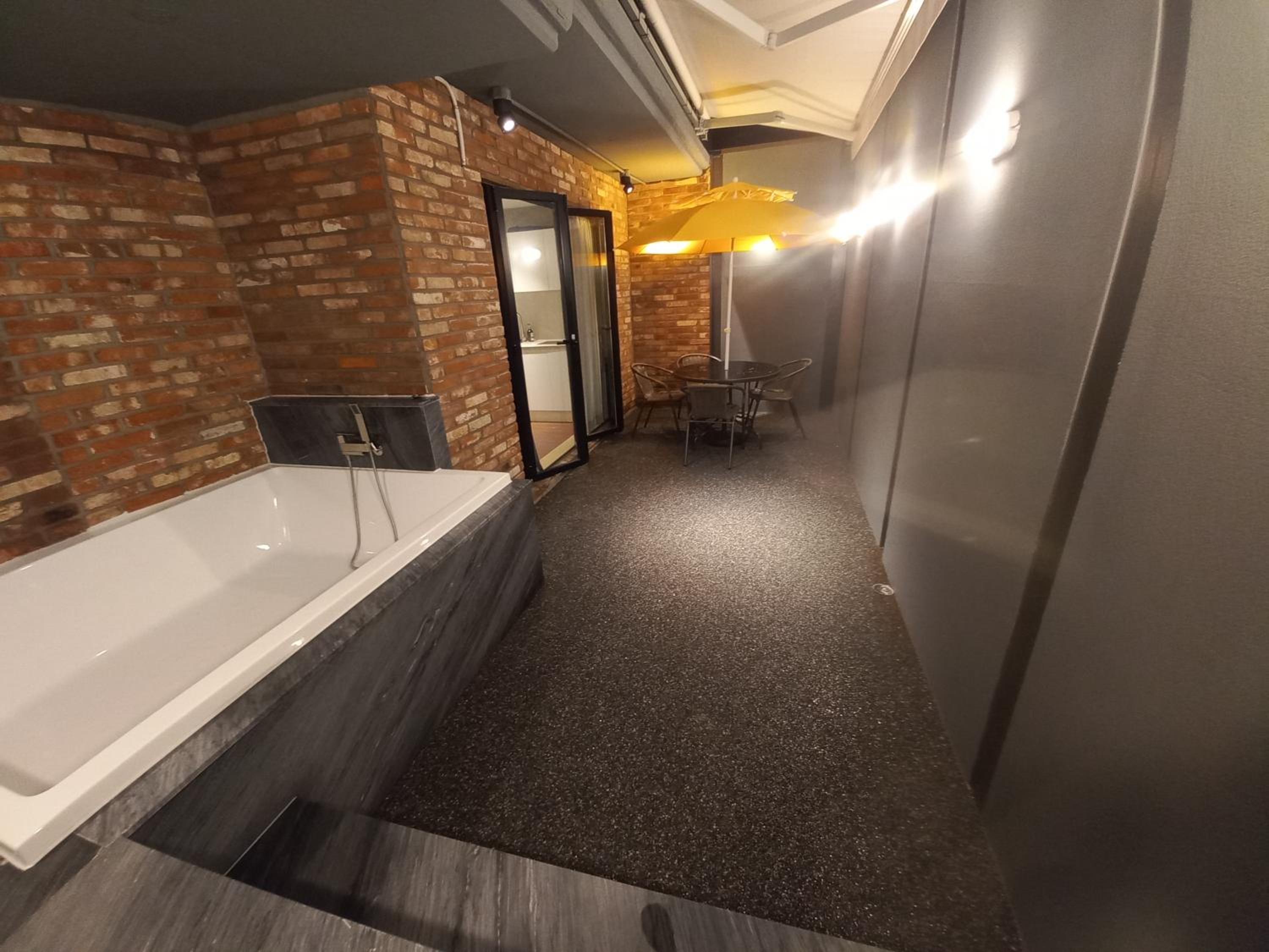 Suite Room - Photo 7